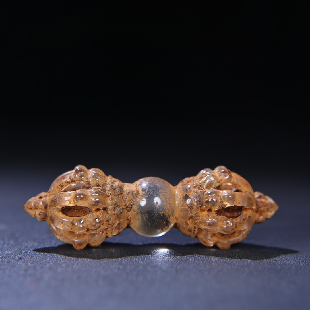 An Exquisite Crystal Vajry Pestle: An Exquisite Crystal Vajry Pestle,Qing Dynasty,China,Size:3.4inx1.2in,Weight:53g水晶金刚杵,中国清代,Size:8.7cmx3cm,Weight:53g