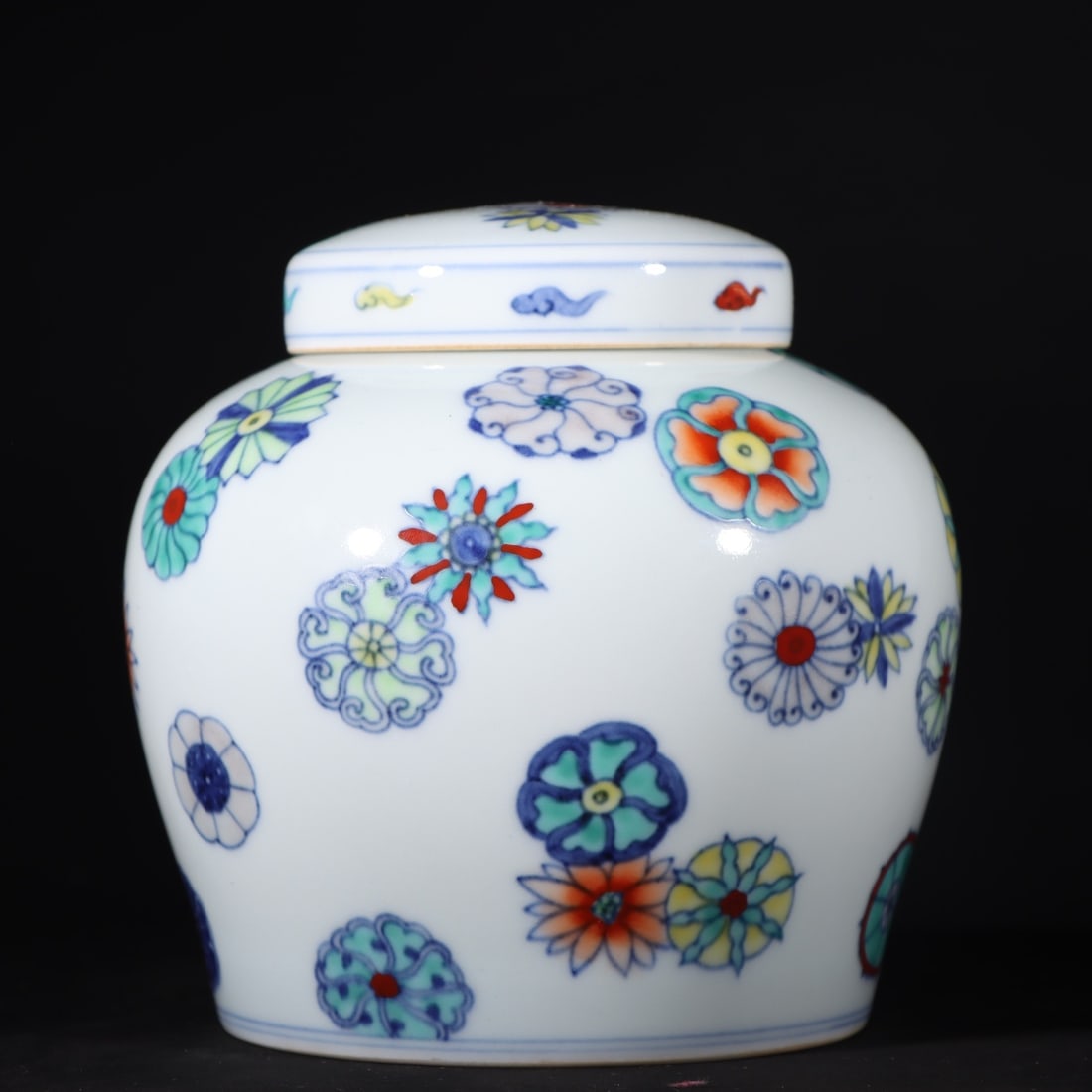 A Rare Doucai Flower Pattern Jar - 5