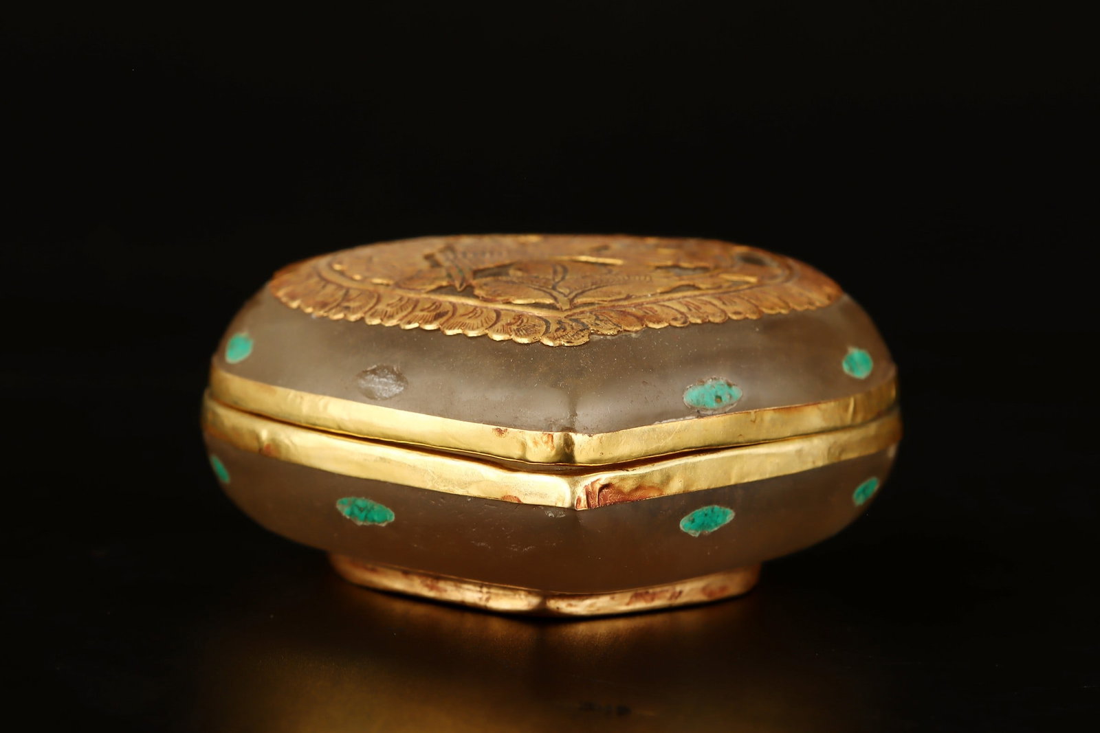 An Exquisite Gilt Bronze Inlaid Crystal Flower and Bird Pattern Box with Cover: An Exquisite Gilt Bronze Inlaid Crystal Flower and Bird Pattern Box with Cover,Qing Dynasty,China,Size:1.6inx3.1in,Weight:225g铜鎏金镶水晶花鸟纹&#