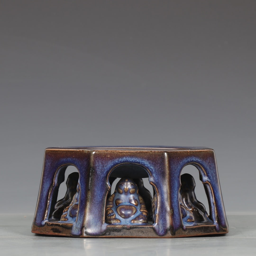 An Exquisite Jun yao Purple Glazed Buddha Statue Pattern Hollow Ornament: An Exquisite Jun yao Purple Glazed Buddha Statue Pattern Hollow Ornament,Song Dynasty,China,Size:3.1inx5.9inx7.4in钧窑紫釉佛像纹镂空摆ߥ