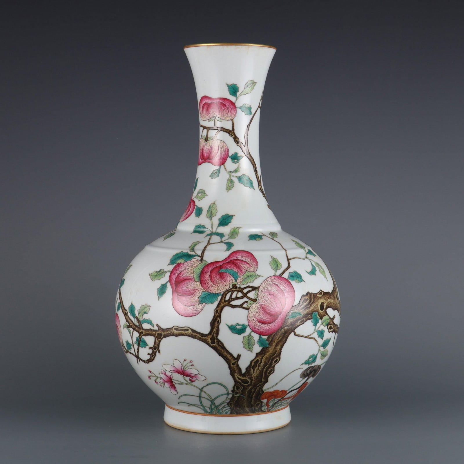 A Huge Famille-Rose Painted Gold Persimmon Pattern Vase: A Huge Famille-Rose Painted Gold Persimmon Pattern Vase,Qing Dynasty, China,Guangxu Six-character Mark,Size:16.1inx3.9in粉彩描金柿子纹瓶,中国