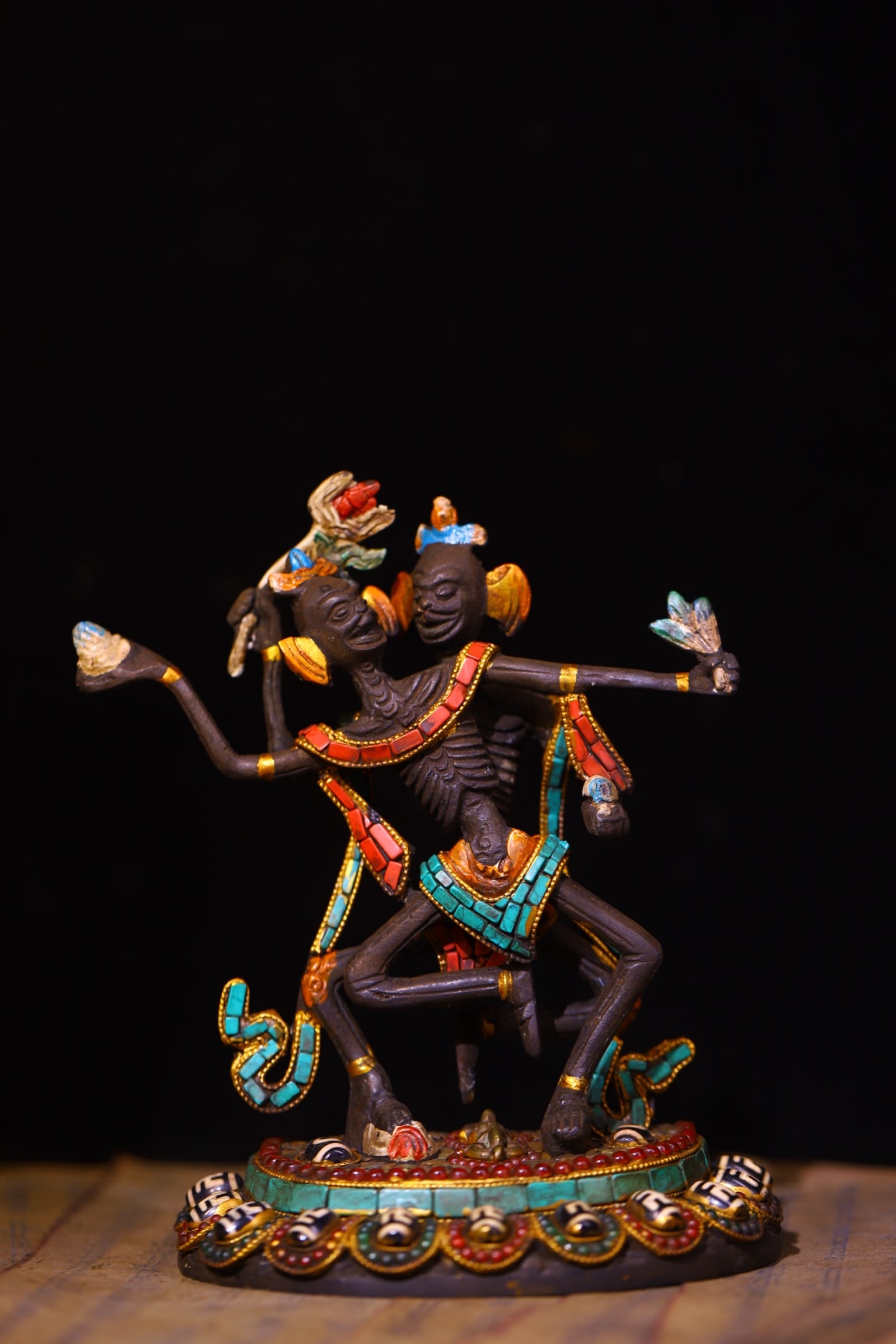 An Exquisite Bronze Inlaid Dzi Bead and Turquoise Figure Ornament: An Exquisite Bronze Inlaid Dzi Bead and Turquoise Figure Ornament,Qing