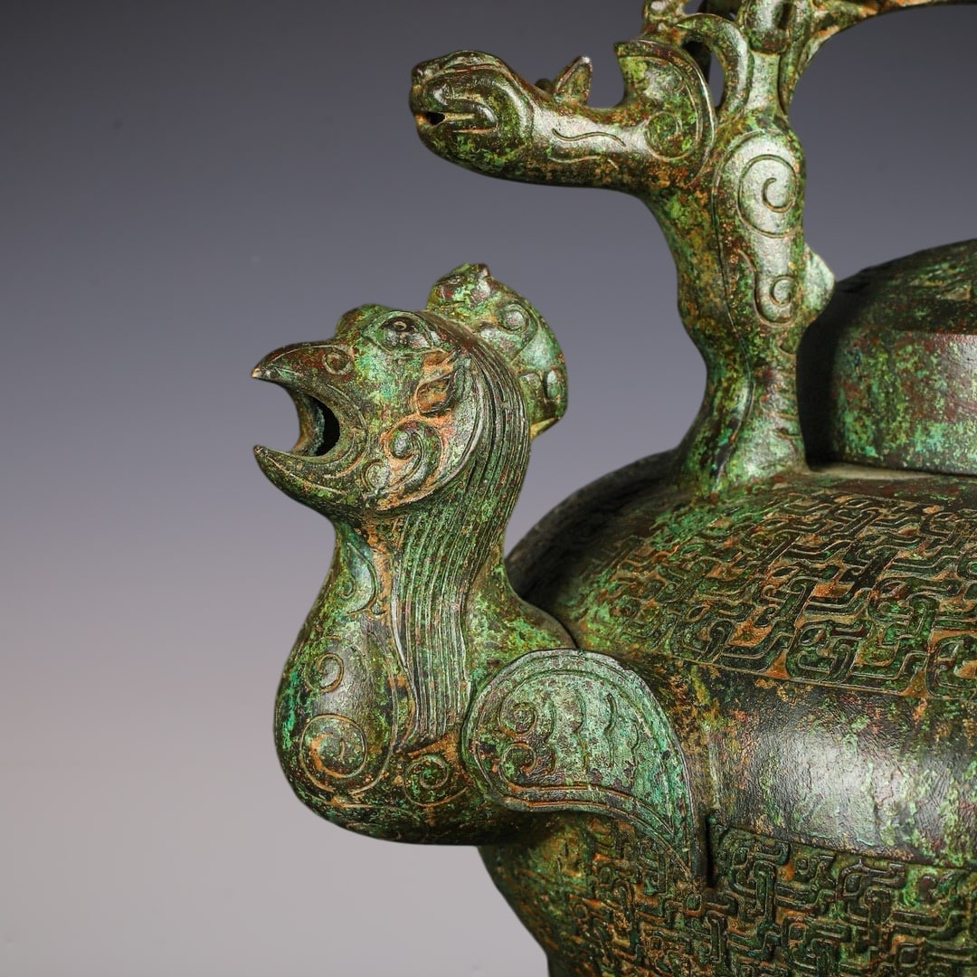 An Archaic Bronze Phoenix Pattern Tripod Loop-Handled Pot - 4
