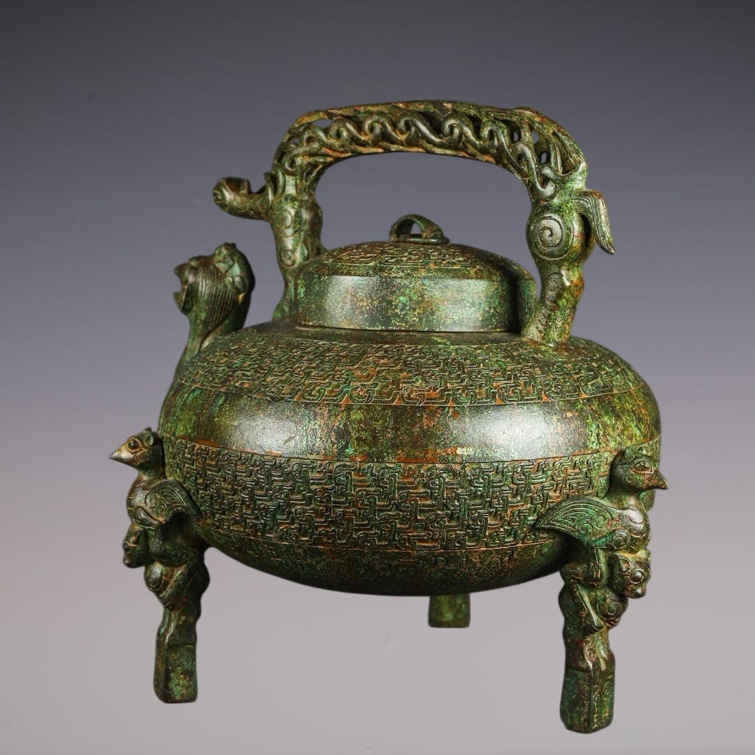 An Archaic Bronze Phoenix Pattern Tripod Loop-Handled Pot - 7