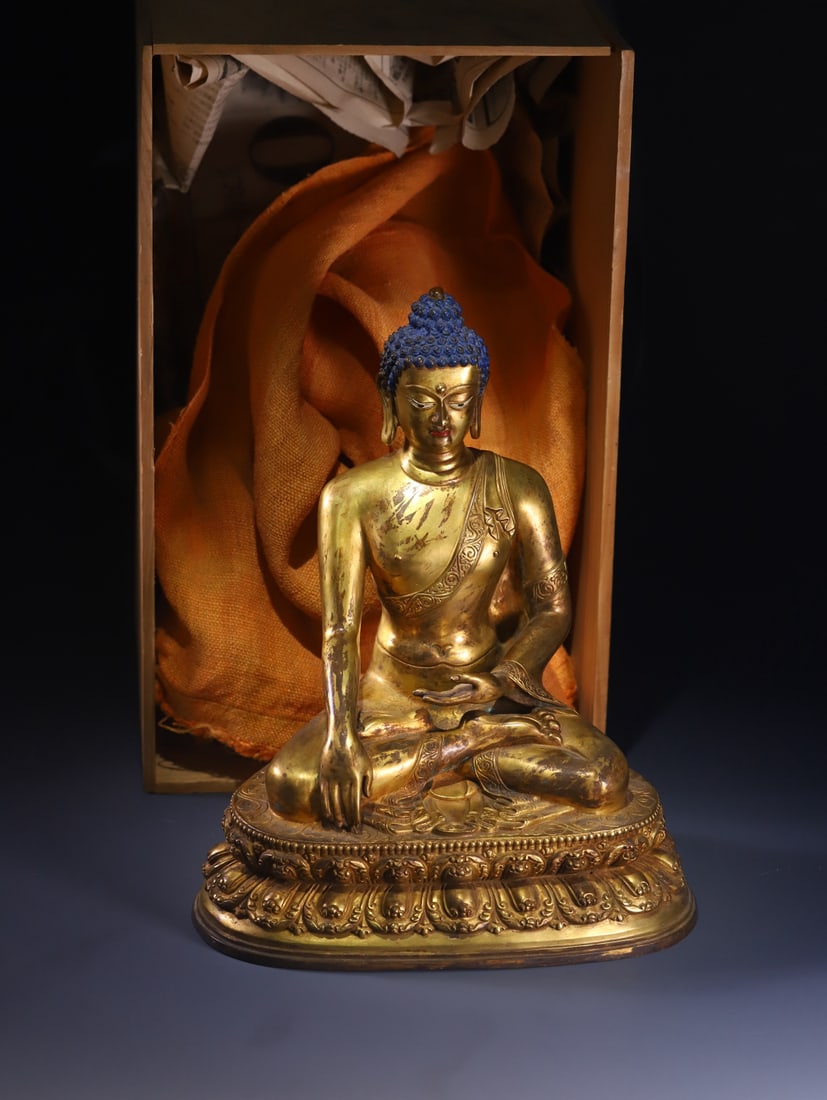 A Solemn Gilt Bronze Statue of Sakyamuni: A Solemn Gilt Bronze Statue of Sakyamuni,Ming