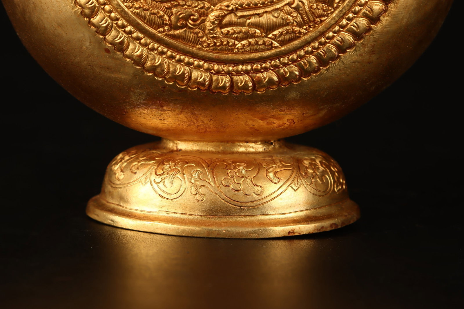 An Exquisite Gilt Bronze Dragon Pattern Ewer - 7