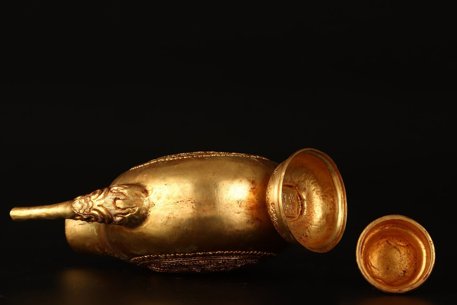 An Exquisite Gilt Bronze Dragon Pattern Ewer - 8