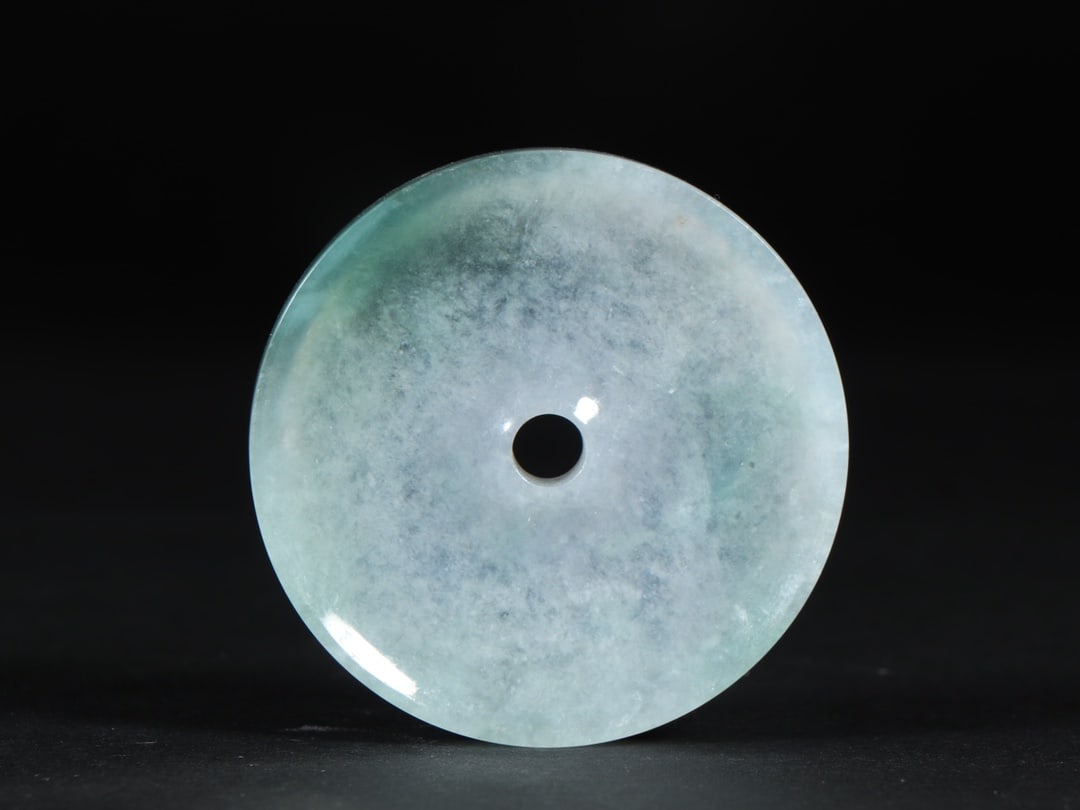 An Exquisite Jadeite Pendant - 4