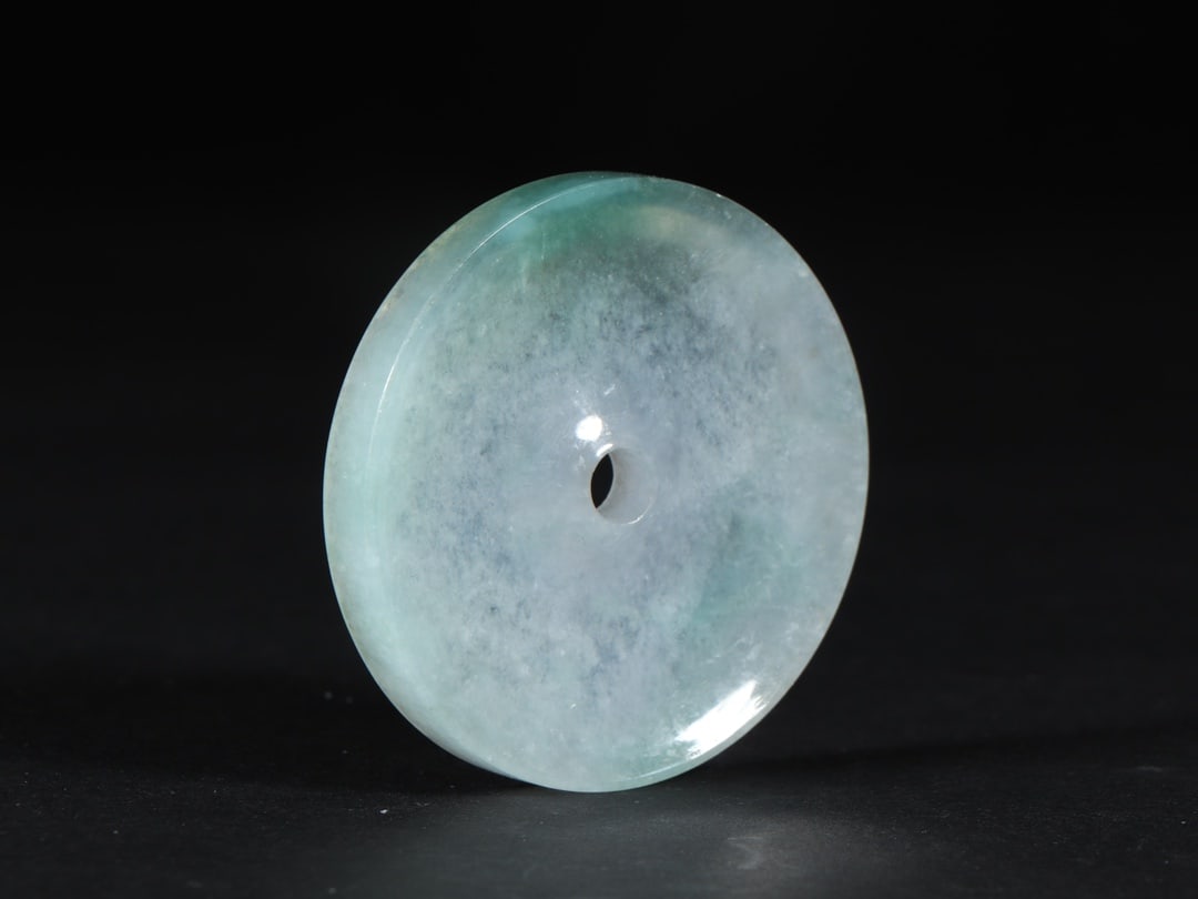 An Exquisite Jadeite Pendant - 5