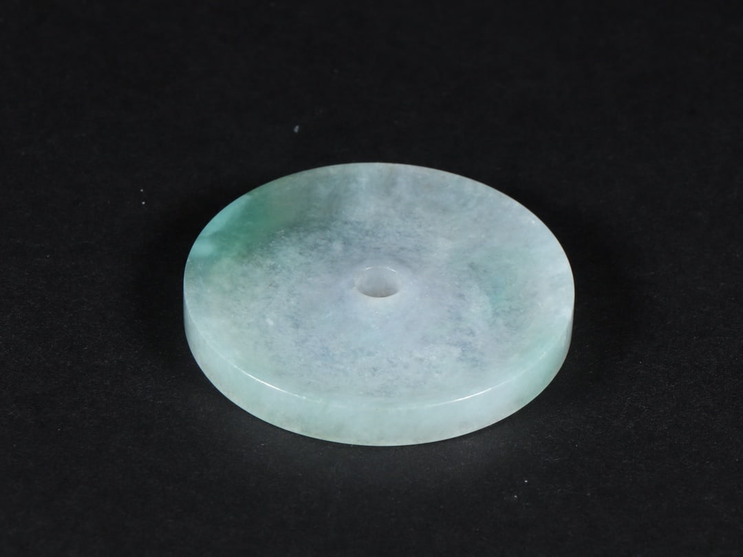 An Exquisite Jadeite Pendant - 6