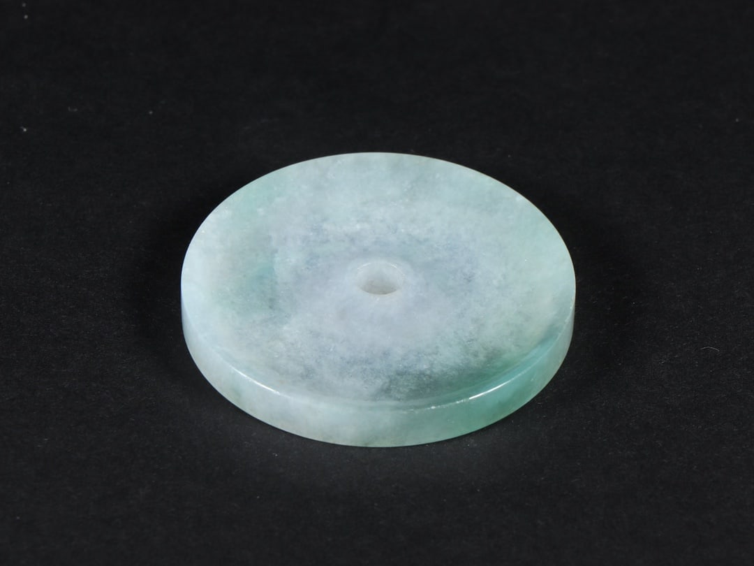An Exquisite Jadeite Pendant - 7