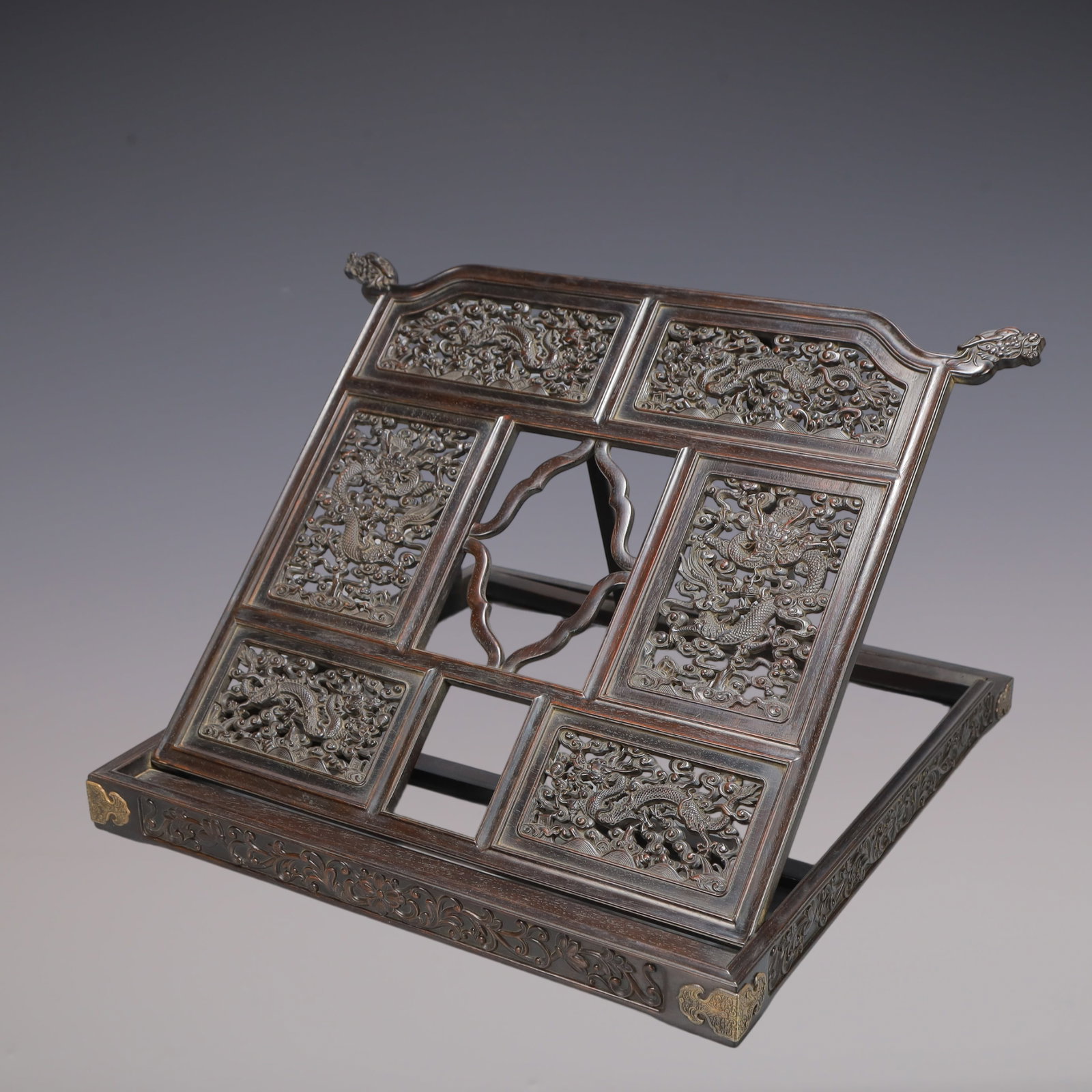 A Exquisite Zitanwood Dragon Pattern Ornament: A Exquisite Zitanwood Dragon Pattern Ornament Qing Dynasty, China Size:17.3inx15.2inx1.4in Weight:1500g紫檀木龙纹摆件 中国清代