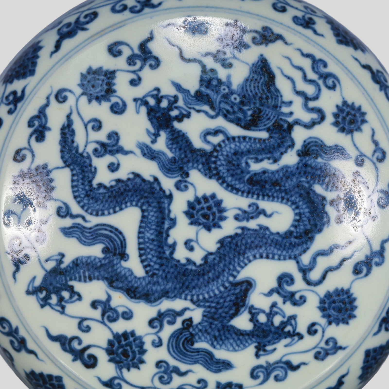 A Exquisite Blue and White Lotus Pattern Dragon Pattern Box - 4