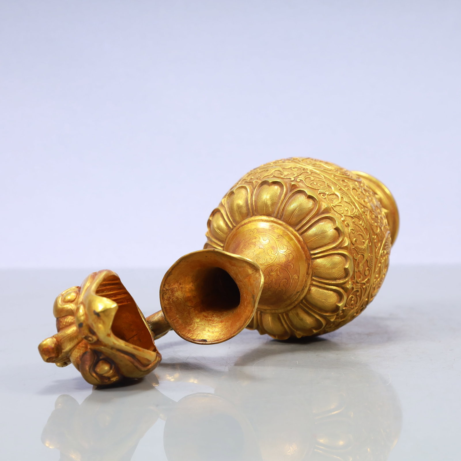 A Exquisite Gilt Bronze Lotus Pattern Phoenix Pattern Ewer - 9
