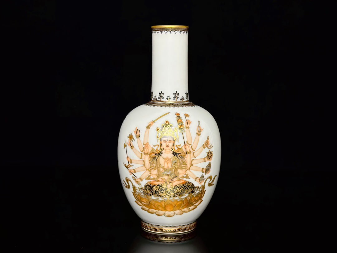 An Exquisite Famille-Rose Ink Color Painted Gold Buddha Statue Pattern Vase,With Scriptures: An Exquisite Famille-Rose Ink Color Painted Gold Buddha Statue Pattern Vase,With Scriptures,Qing Dynasty,China,Qianlong Six-character Mark,Size:7.6inx3.9inx2.2in粉彩墨彩描