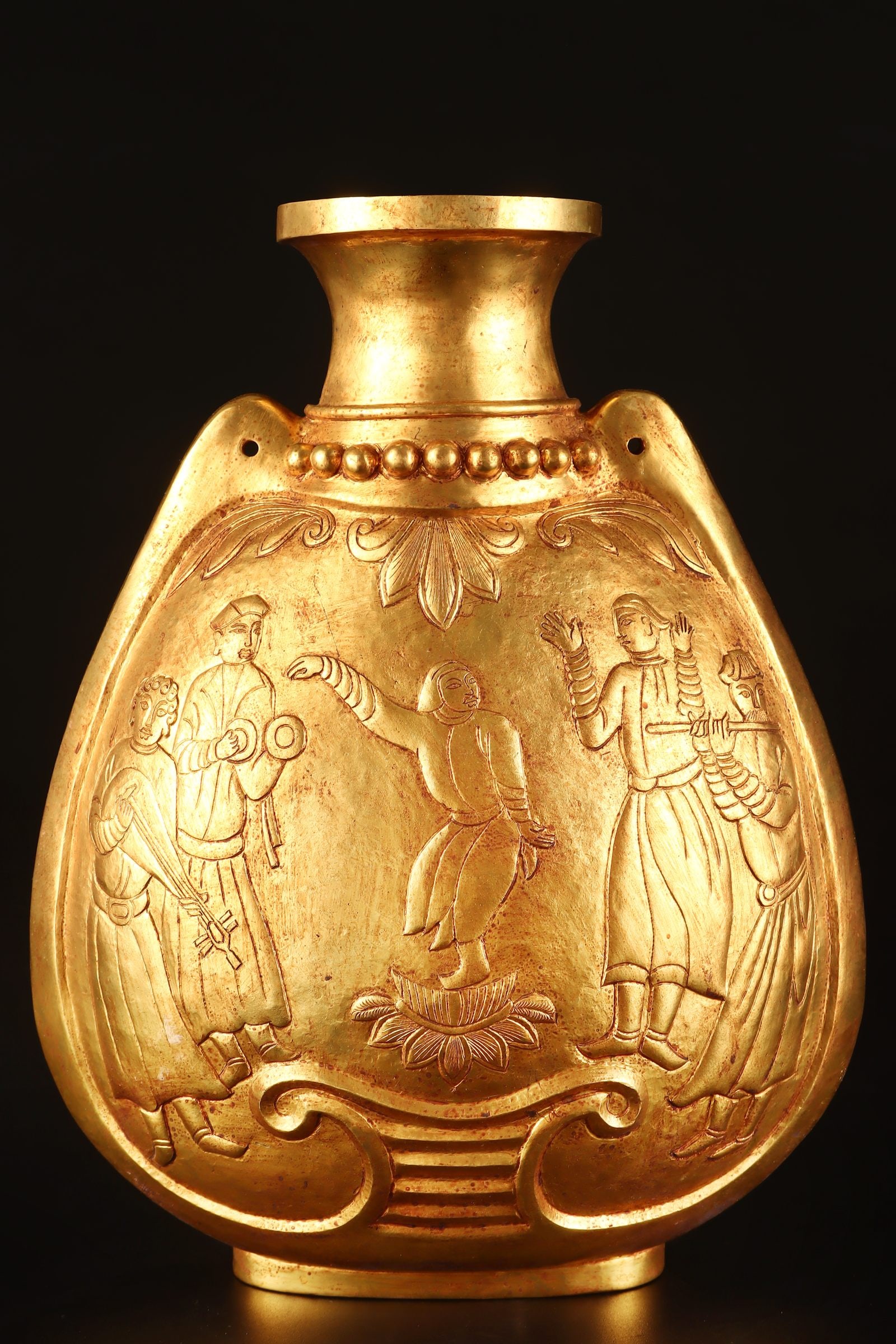 An Exquisite Gilt Bronze Figure Pattern Vase: An Exquisite Gilt Bronze Figure Pattern Vase,Qing