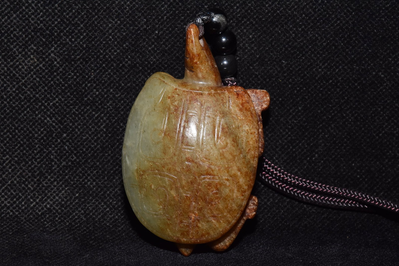 An Exquisite White Jade Turtle Pendant: An Exquisite White Jade Turtle Pendant,Qing Dynasty,China,Size:3.1inx1.8in,Weight:100g白玉龟挂件,中国清代,Size:8cmx4.5cm,Weight:100g
