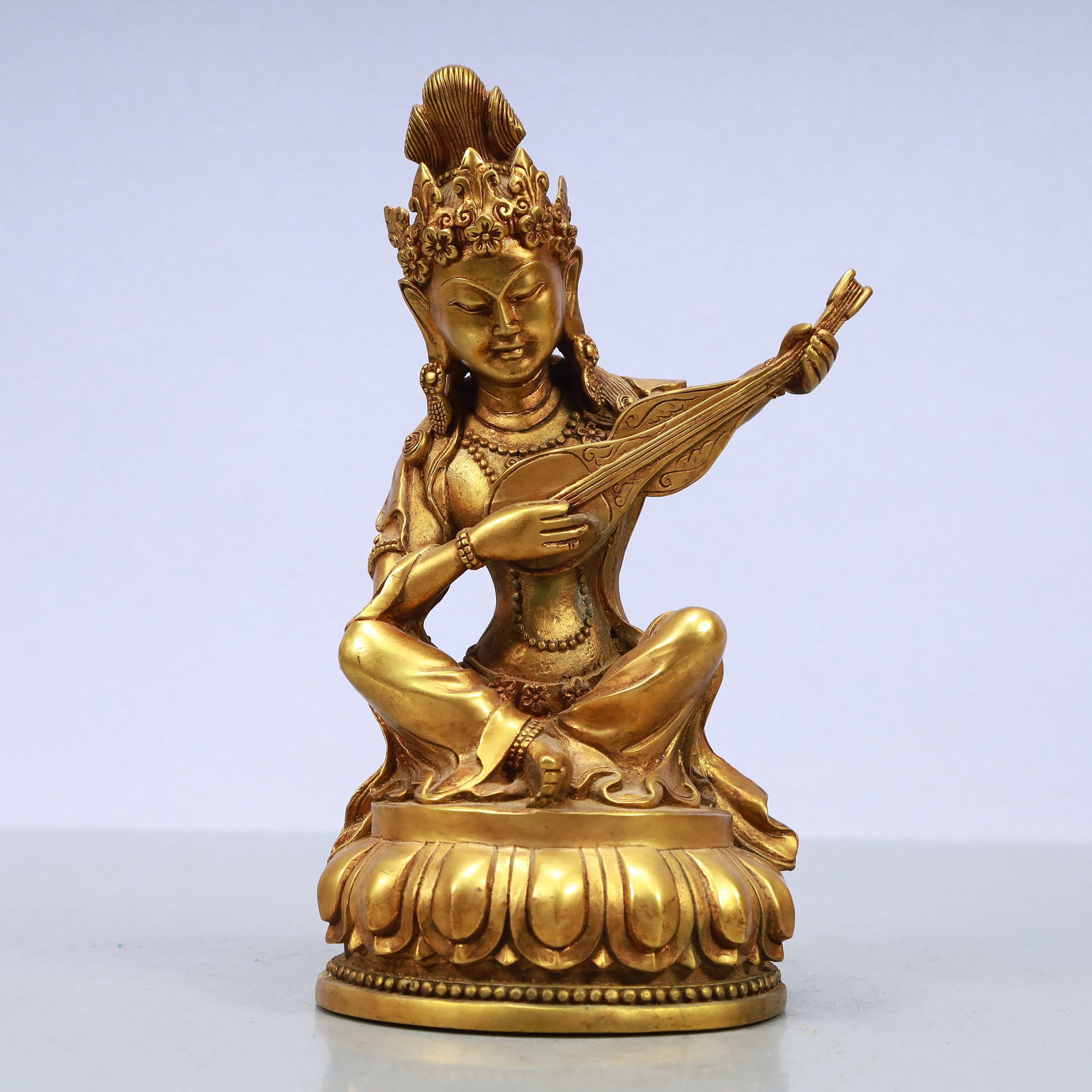 A Exquisite Gilt Bronze Statue of Heavenly King: A Exquisite Gilt Bronze Statue of Heavenly King Ming Dynasty, China Size:4.7inx3.9inx9.4in Weight:1500g铜鎏金天王像 中国明代 Size:12cmx10cmx