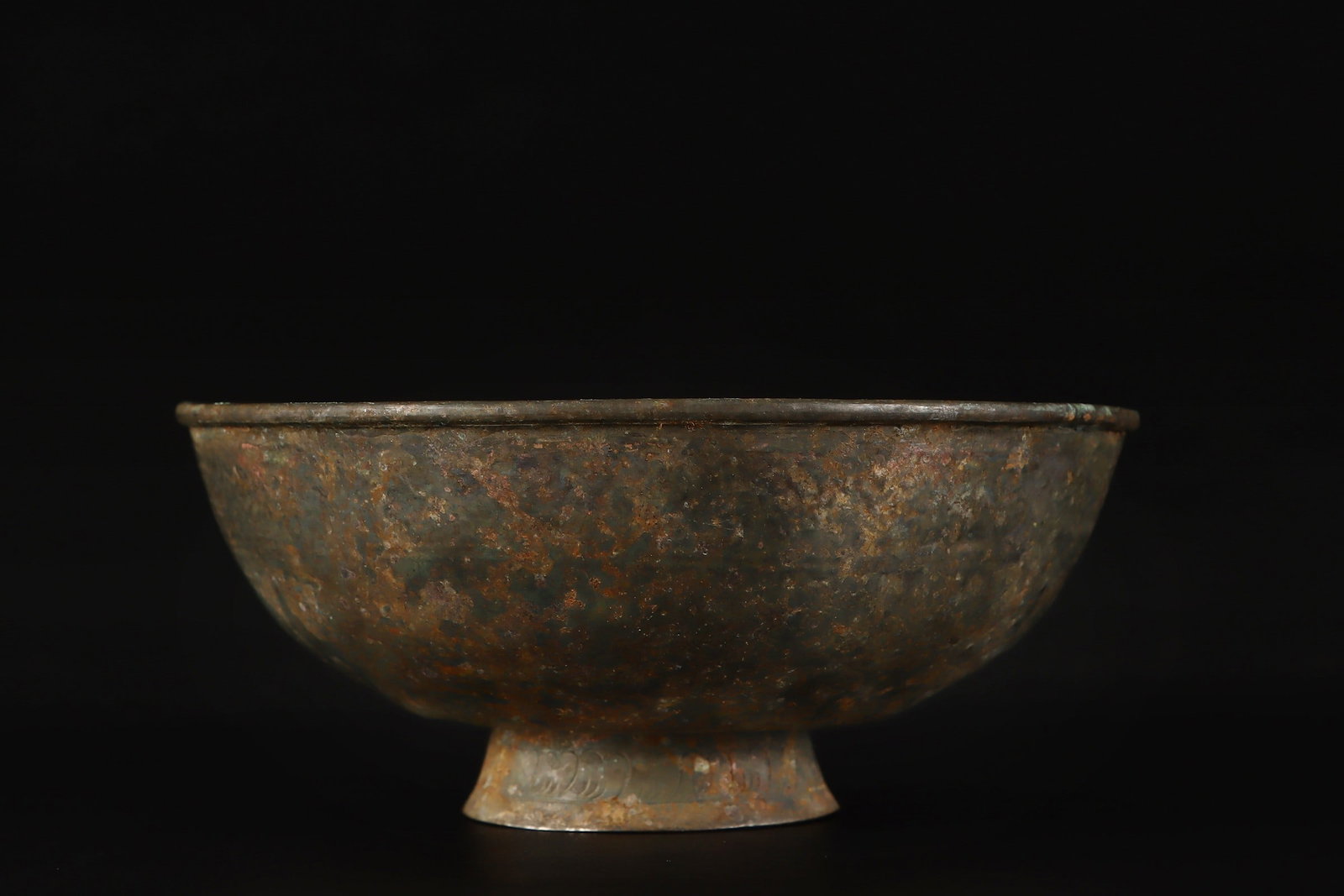 An Exquisite Bronze Turtle Pattern Bowl: An Exquisite Bronze Turtle Pattern Bowl,Tang Dynasty,China,Size:1.8inx3.9in,Weight:98g铜龟纹碗，中国唐代，Size:4.5cmx10cm,Weight:98g