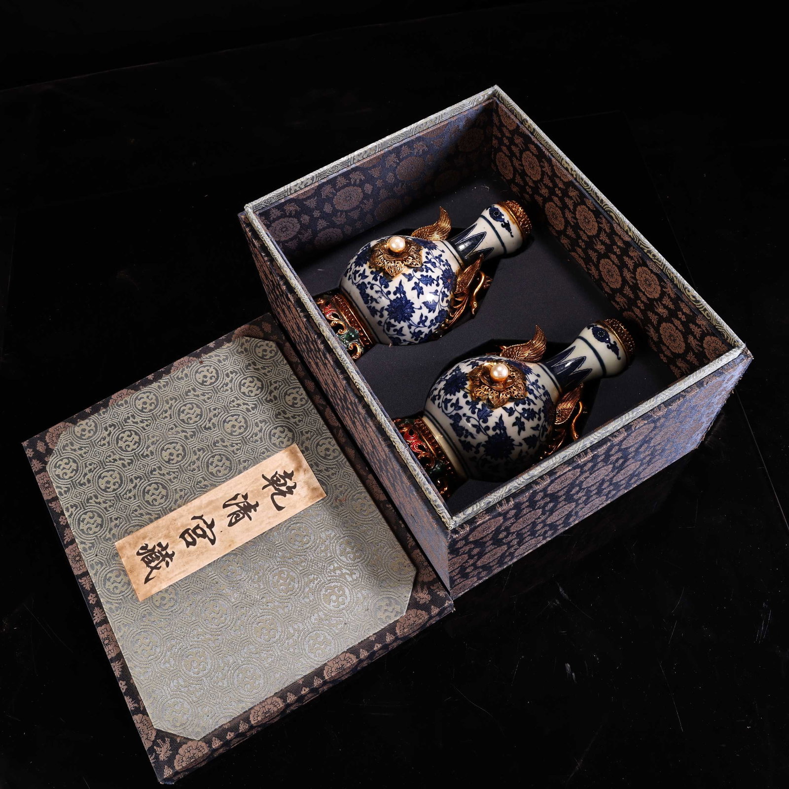 A Pair of Exquisite Blue and White Cover with Gold Phoenix-Ears Lotus Pattern Vases,Inlaid Pearls: A Pair of Exquisite Blue and White Cover with Gold Phoenix-Ears Lotus Pattern Vases,Inlaid Pearls and Gems,Qing Dynasty,China,Qianlong Six-character Mark,Size:6.7inx4.3in,Weight:400g一对&#