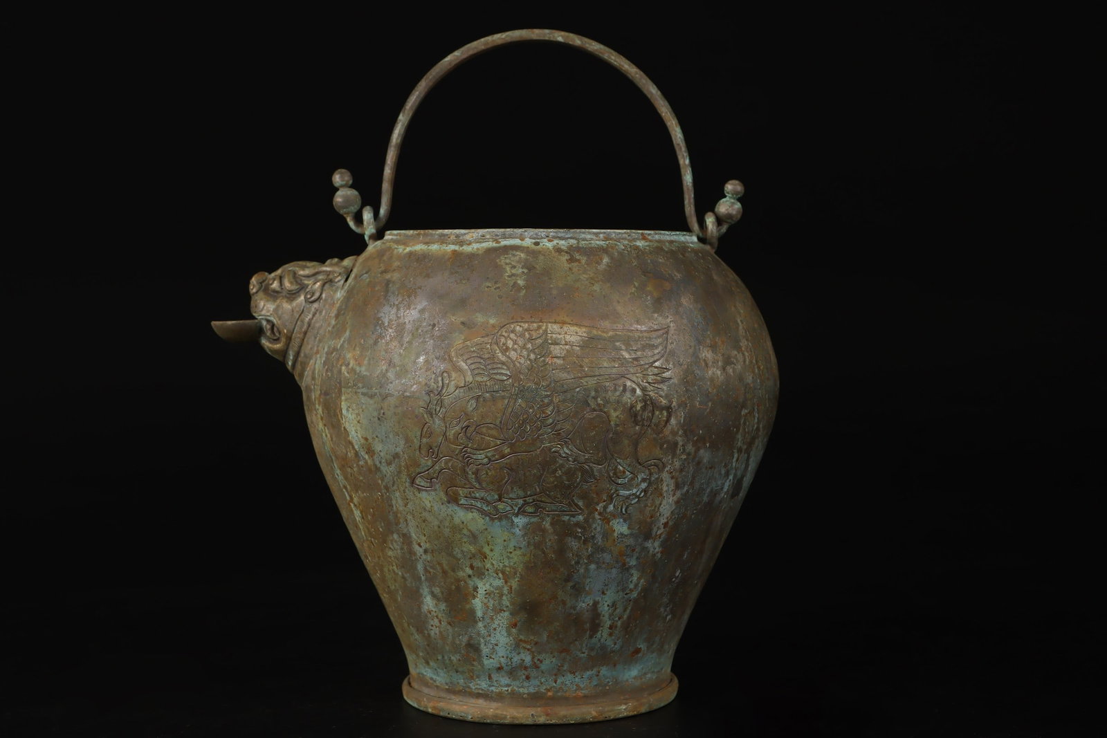 An Exquisite Silver-Gilt Bronze Animal Pattern Loop-Handled Pot (1 of 9)