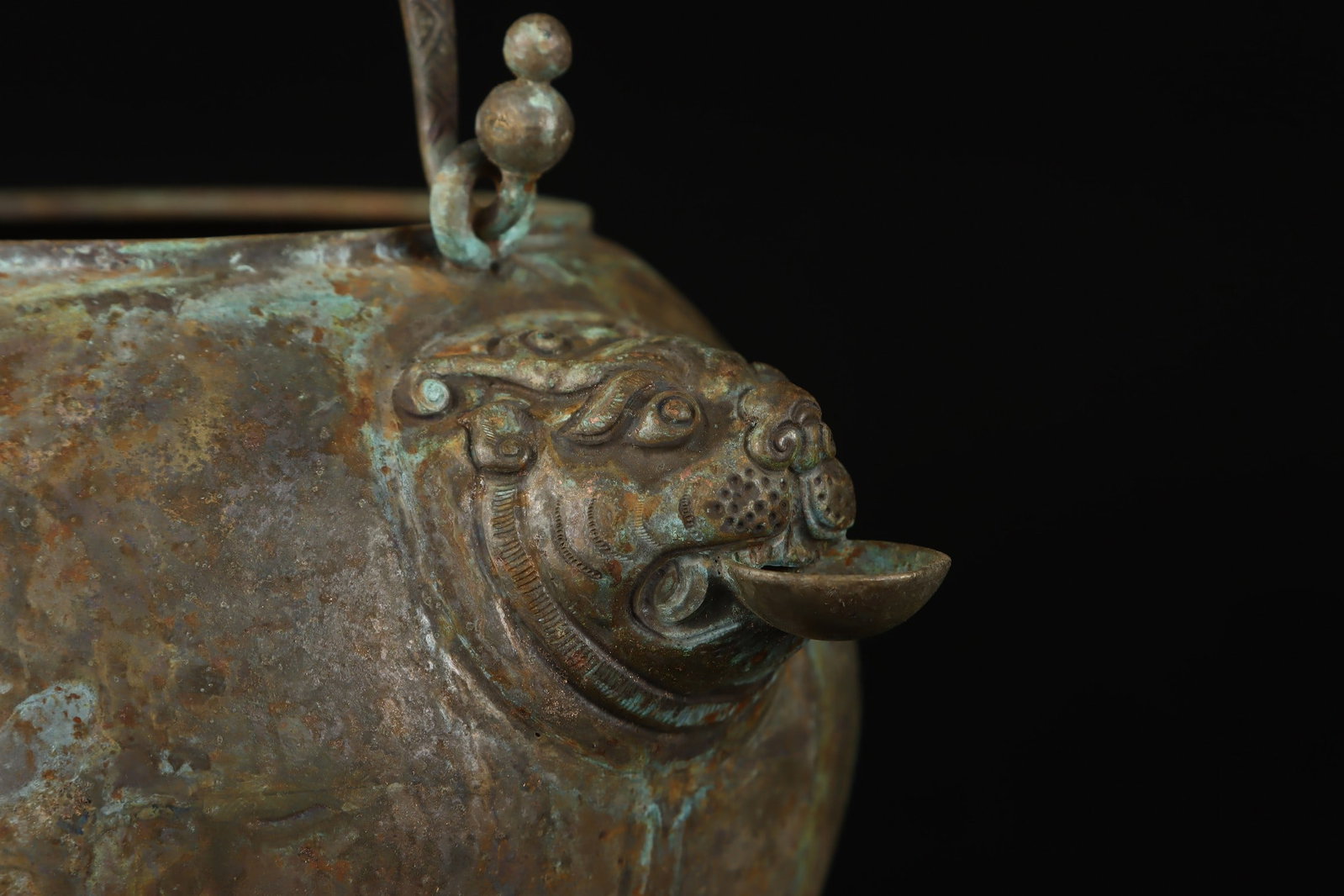 An Exquisite Silver-Gilt Bronze Animal Pattern Loop-Handled Pot - 5