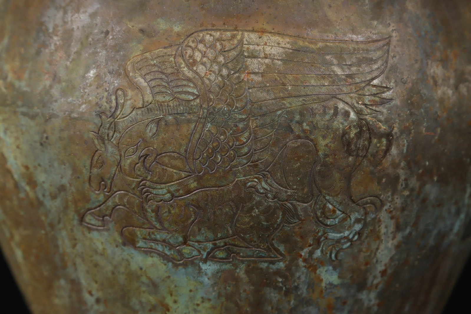 An Exquisite Silver-Gilt Bronze Animal Pattern Loop-Handled Pot - 6