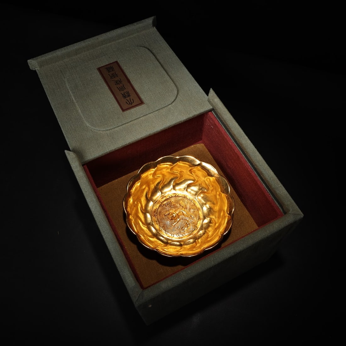An Exquisite Gilt Bronze Animal Pattern Bowl: An Exquisite Gilt Bronze Animal Pattern Bowl,Qing Dynasty,China,Size:2.4inx4.9in,Weight:420g铜鎏金动物纹碗，中国清代，Size