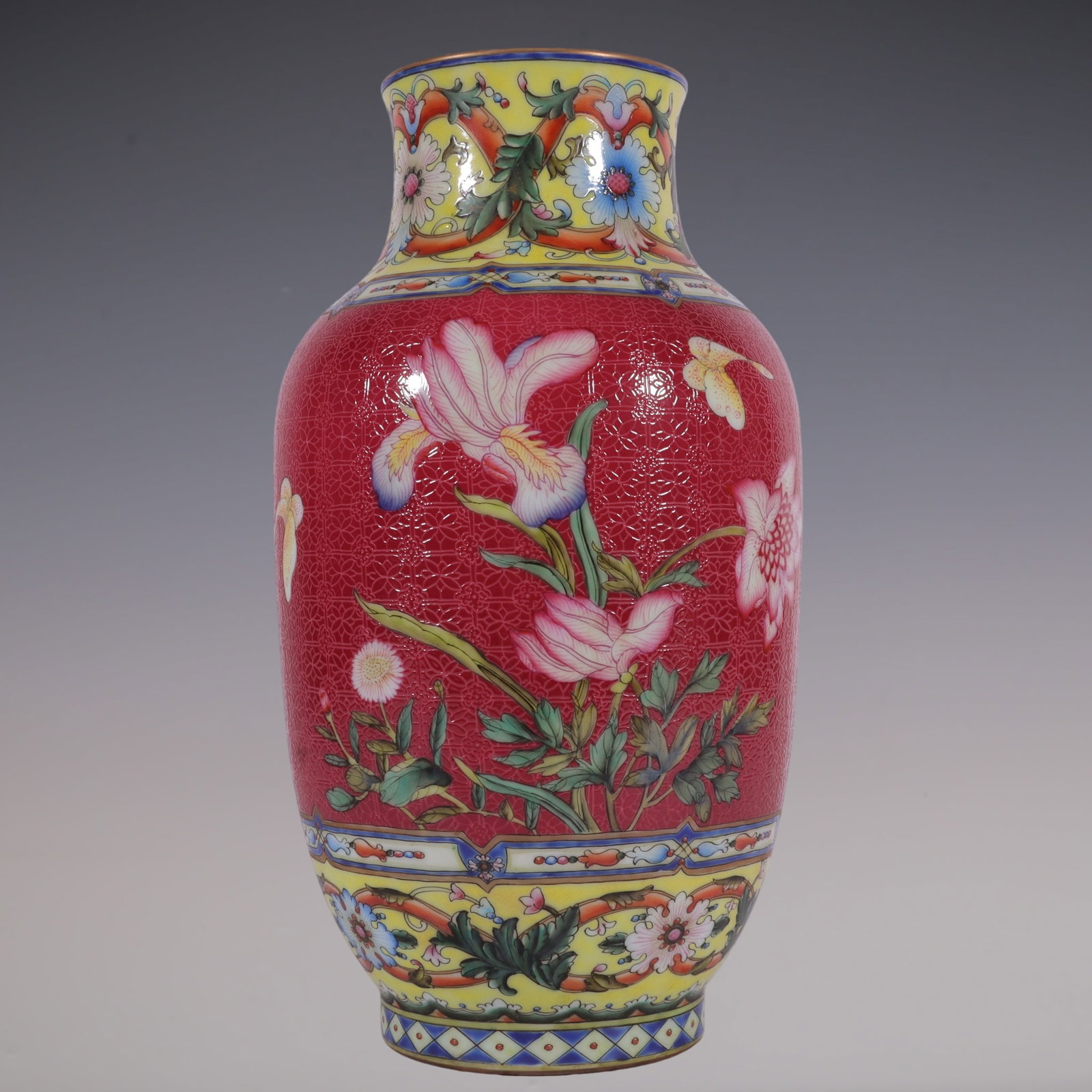 An Exquisite Famille-Rose Ruby Red-Ground Painted Gold Flower and Butterfly Pattern Vase: An Exquisite Famille-Rose Ruby Red-Ground Painted Gold Flower and Butterfly Pattern Vase,Qing Dynasty, China,Qianlong Six-character Mark,Size:10.2inx5.1inx3.3in粉彩胭脂红