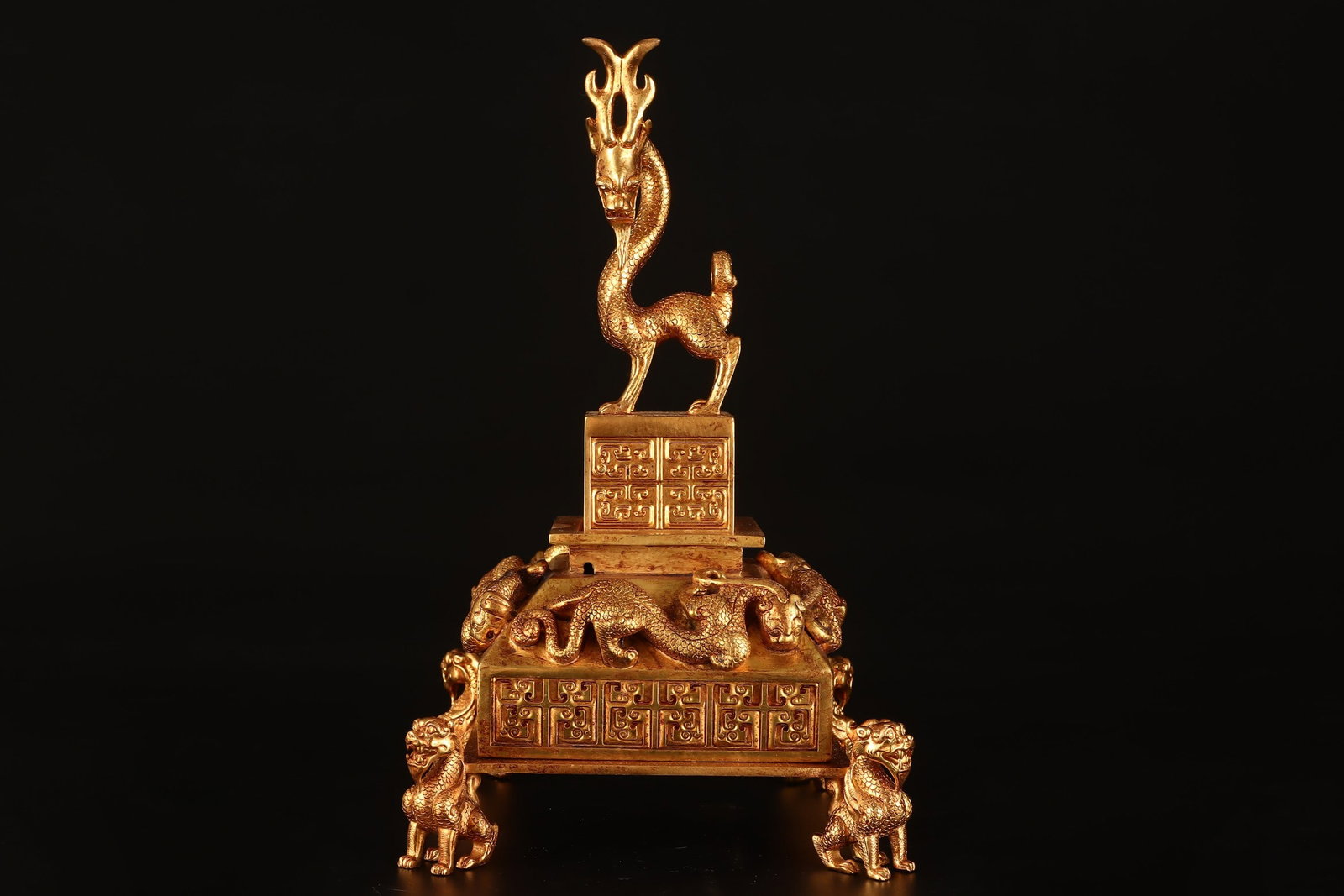 A Set of Fine Gilt Bronze Dragon-Shaped Seals (1 of 9)
