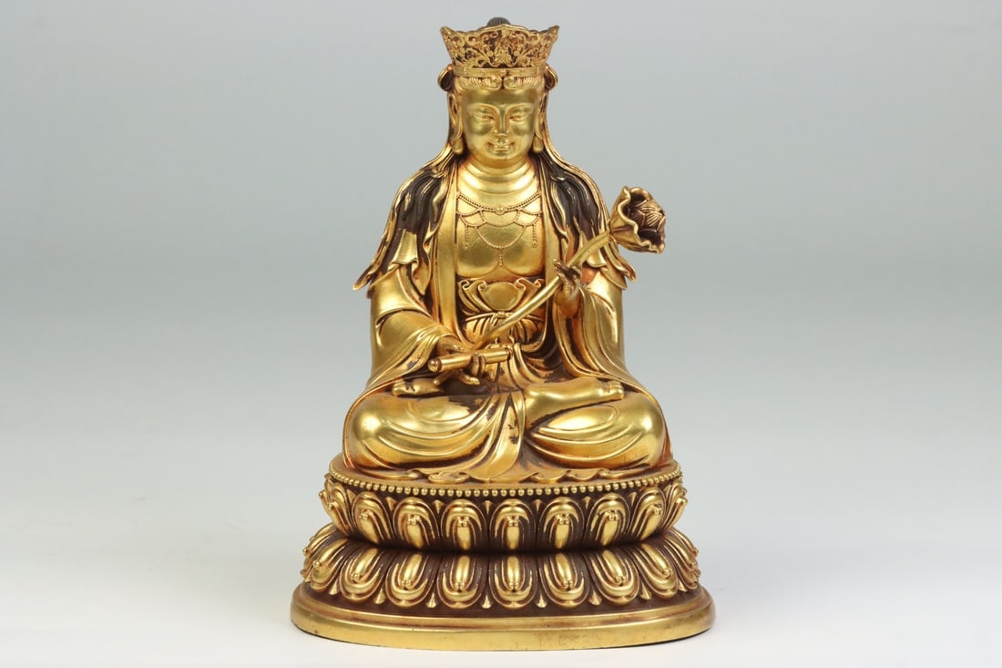 A Solemn Gilt Bronze Statue of Avalokitesvara: A Solemn Gilt Bronze Statue of Avalokitesvara,Ming Dynasty,China,Yongle Six-character Mark,Size:6.5inx4.6inx3.7in,Weight:2117g铜鎏金观音像,中国明&