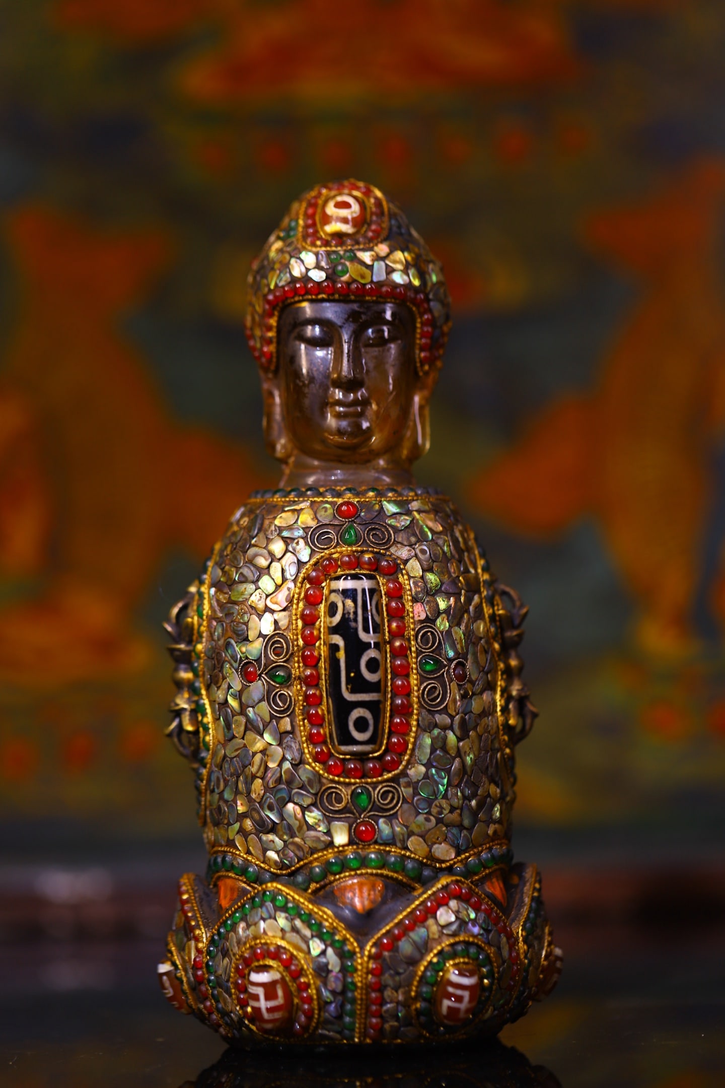 An Exquisite Crystal Inlaid Dzi Bead and Gems Statue of Buddha Head Ornament: An Exquisite Crystal Inlaid Dzi Bead and Gems Statue of Buddha Head Ornament,Qing Dynasty,China,Size:7.9inx3.1in,Weight:920g水晶镶天珠和宝石佛