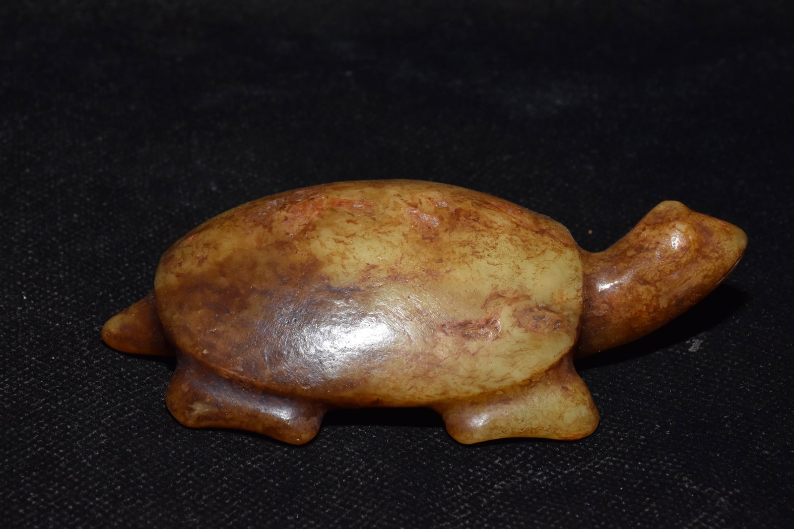 An Exquisite Hemo Jade Turtle Ornament: An Exquisite Hemo Jade Turtle Ornament,Hongshan Culture,Size:2.2inx3.9in,Weight:150g河磨玉龟摆件,红山文化,Size:5.5cmx10cm,Weight:150g