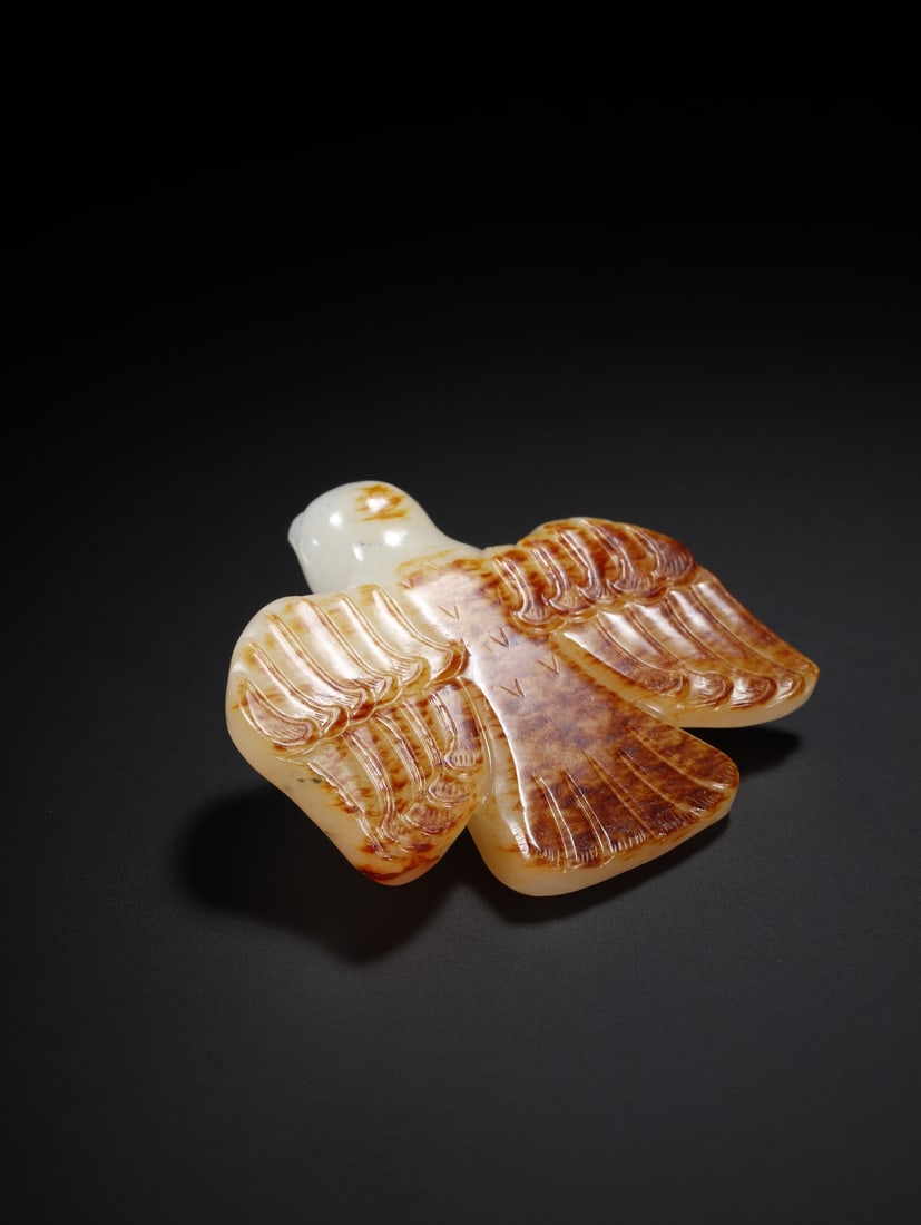 An Exquisite White Jade Bird Pendant: An Exquisite White Jade Bird Pendant,Qing Dynasty,China,Size:2.4inx2.4inx0.9in,Weight:69.7g白玉鸟挂件,中国清代,Size:6.2cmx6cmx2.3cm,Weight:69.7g