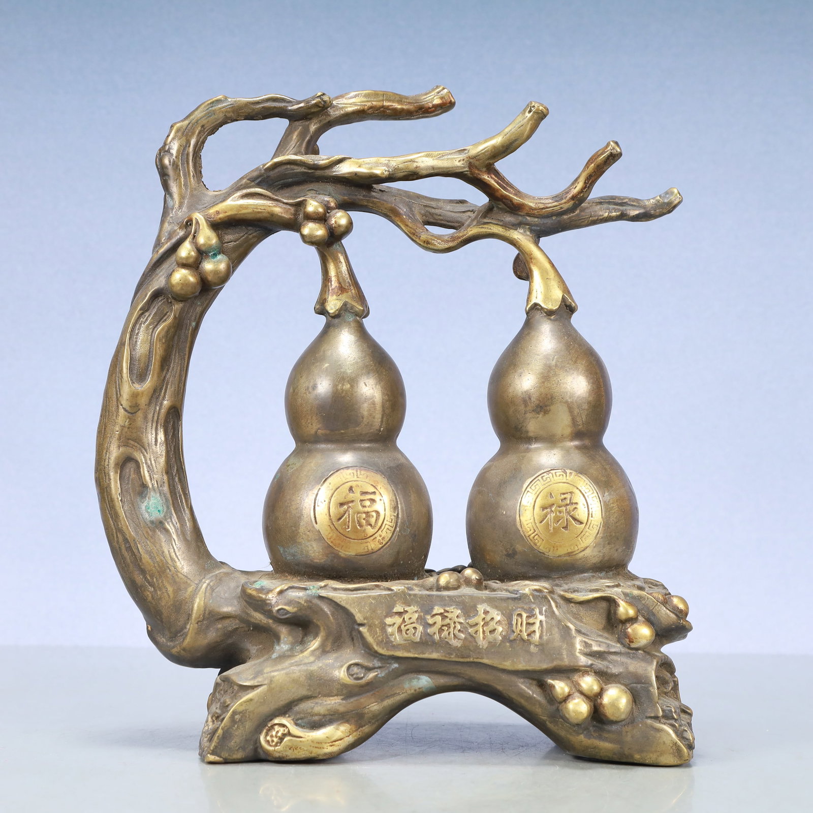 A Exquisite Gilt Silver Gourd Ornament: A Exquisite Gilt Silver Gourd Ornament Ming Dynasty, China Size:9.1inx4.3inx11.8in Weight:3600g银鎏金葫芦摆件 中国明代