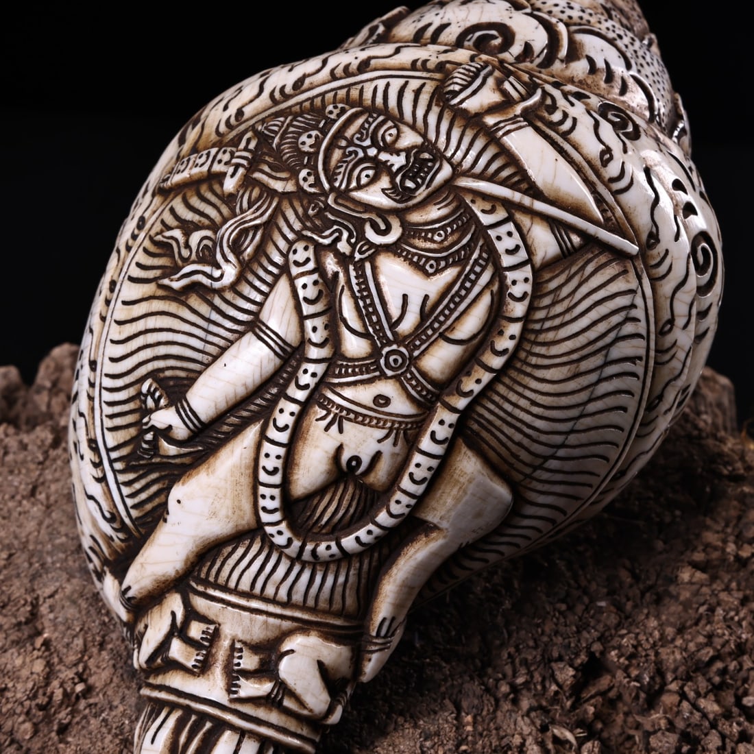 An Exquisite Conch Buddha Statue Pattern Ornament - 2