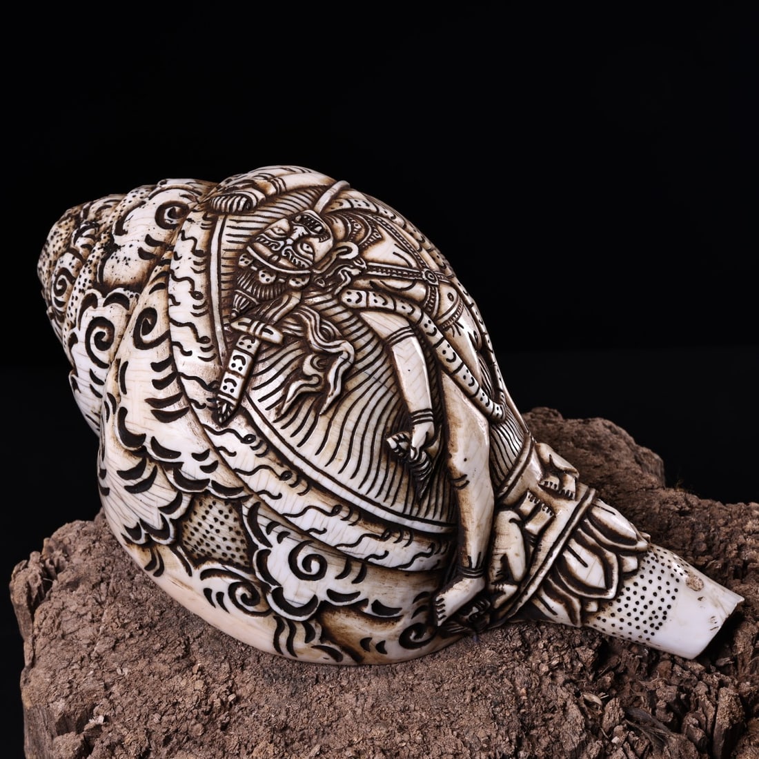 An Exquisite Conch Buddha Statue Pattern Ornament - 3