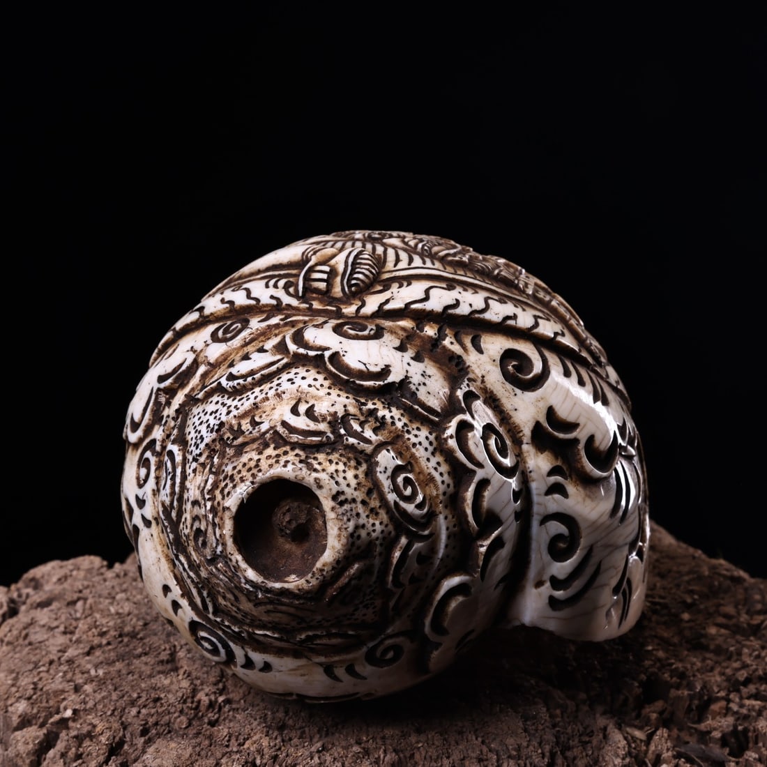 An Exquisite Conch Buddha Statue Pattern Ornament - 4