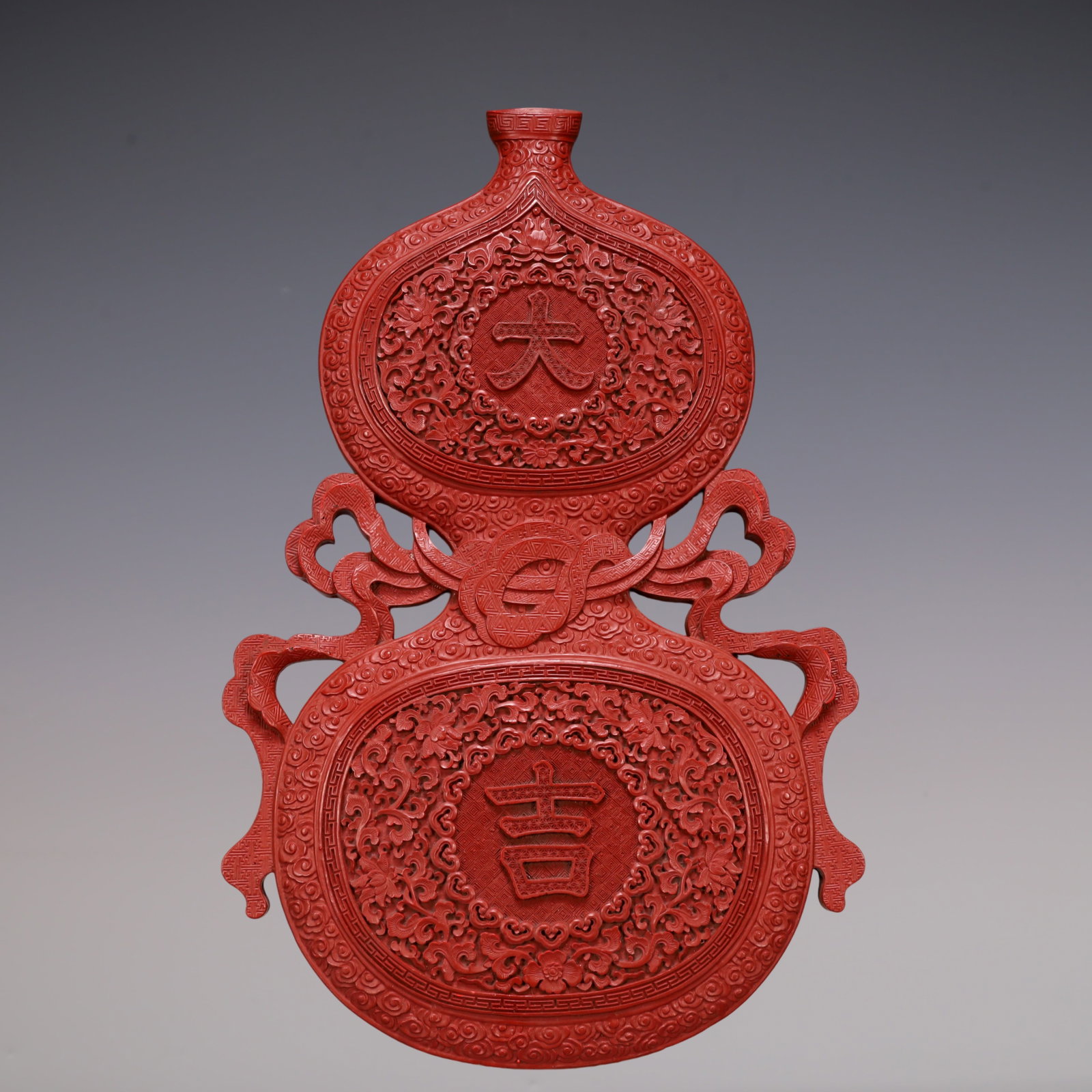 A Exquisite Carved Red Lacquer Flower Pattern Gourd-Shaped Pendant: A Exquisite Carved Red Lacquer Flower Pattern Gourd-Shaped Pendant Qing Dynasty, China Qianlong Six-character Mark Size:10.2inx15.9inx1.2in