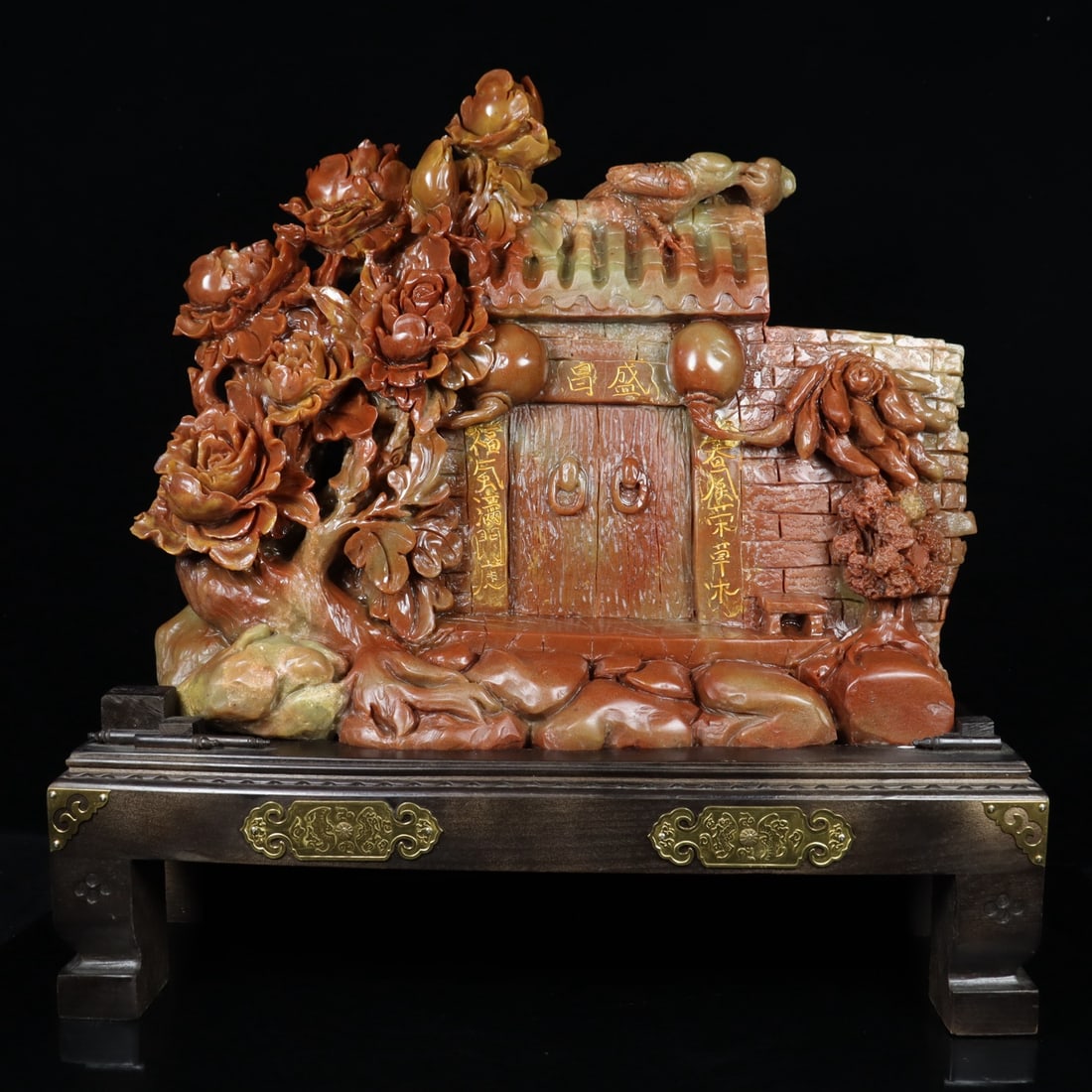A Huge Shoushan Stone Flower Pattern Ornament: A Huge Shoushan Stone Flower Pattern Ornament,Qing Dynasty, China,Size:17.7inx17.3inx7.5in,Weight:15970g寿山石花卉纹摆件,中国清代