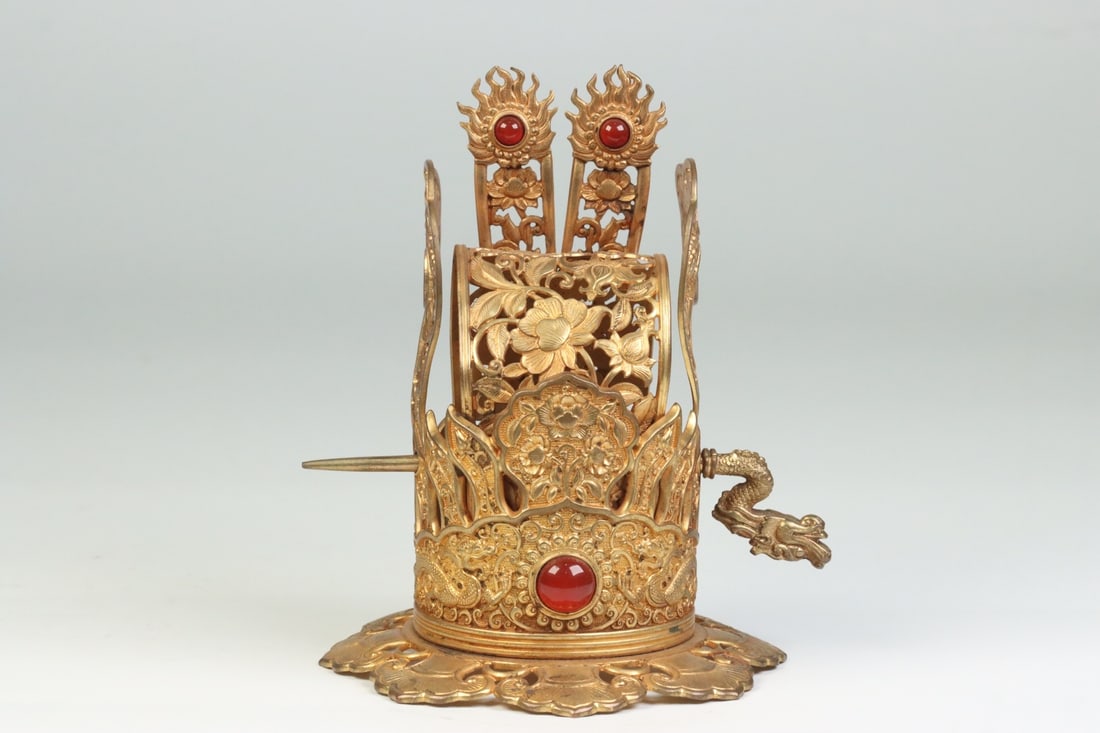 An Exquisite Gilt Bronze Flower and Dragon Pattern Hair Band,Inlaid Gems: An Exquisite Gilt Bronze Flower and Dragon Pattern Hair Band,Inlaid Gems,Qing Dynasty,China,Size:5.7inx4.6in,Weight:477g铜鎏金花卉龙纹发冠,嵌