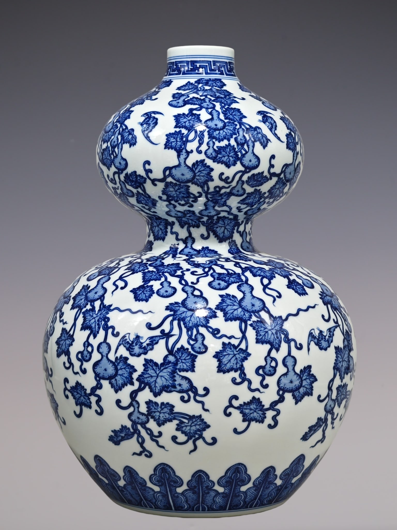 A Huge Blue and White Bats and Gourd Pattern Gourd-Shaped Vase: A Huge Blue and White Bats and Gourd Pattern Gourd-Shaped Vase,Qing Dynasty, China,Qianlong Six-character Mark,Size:16.9inx12.2in青花蝙蝠葫芦纹葫芦