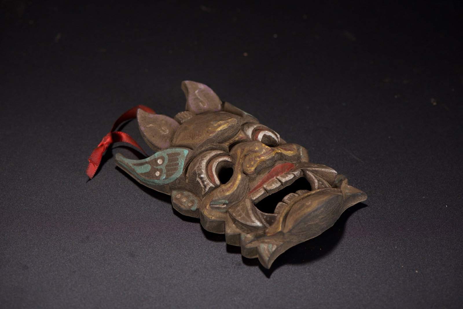 An Exquisite Wood Painted Color Painted Gold Beast-Face Pattern Mask: An Exquisite Wood Painted Color Painted Gold Beast-Face Pattern Mask,Qing