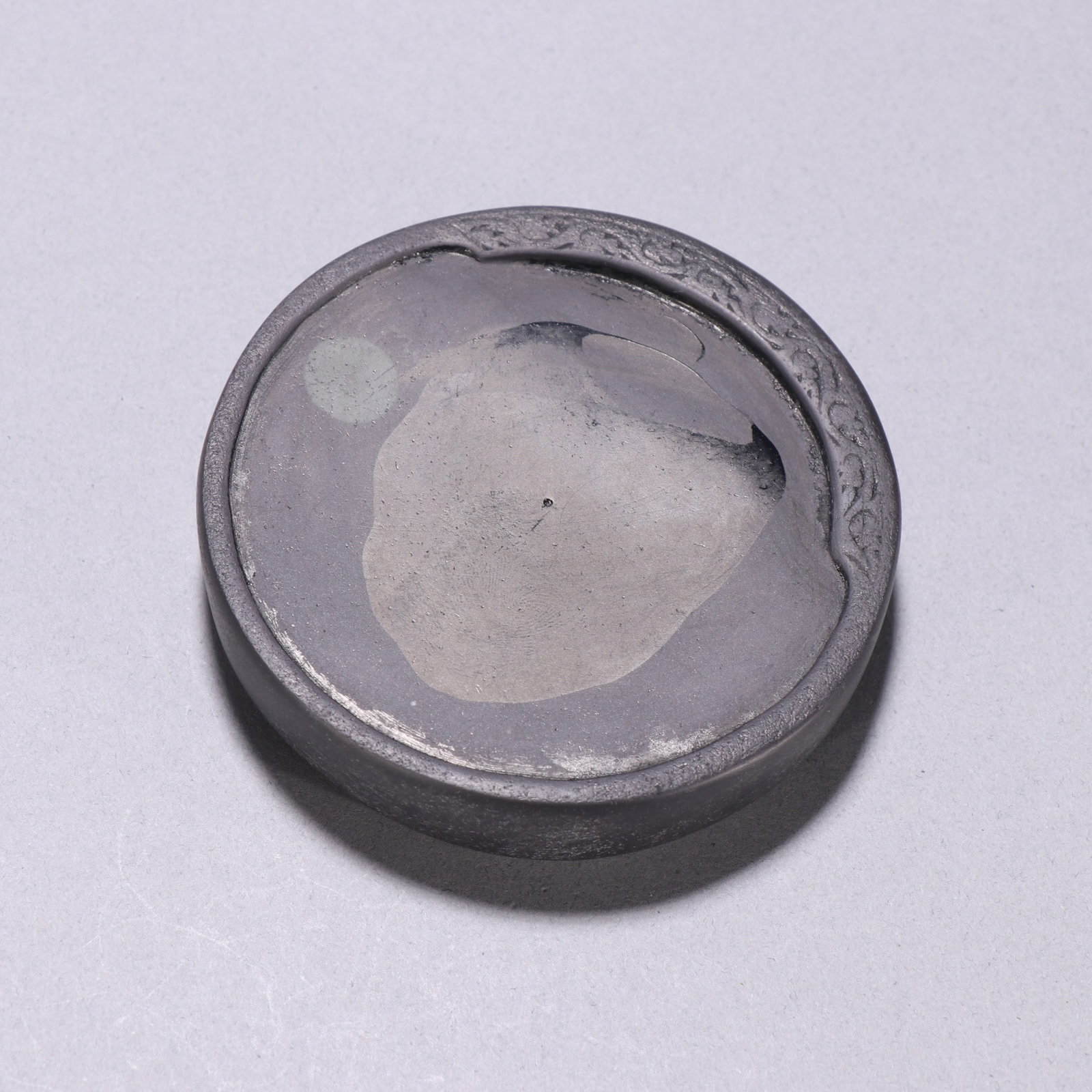 An Exquisite Inkstone: An Exquisite Inkstone,Qing Dynasty,China,Li Zhenjun MarkSize:3.1in,Weight:224.1g砚台,中国清代,李振钧款Size:7.9cm,Weight:224.1g