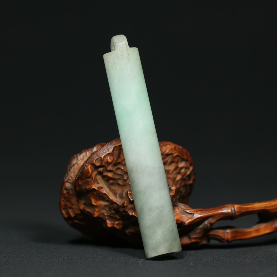An Exquisite Jadeite Pendant - 2