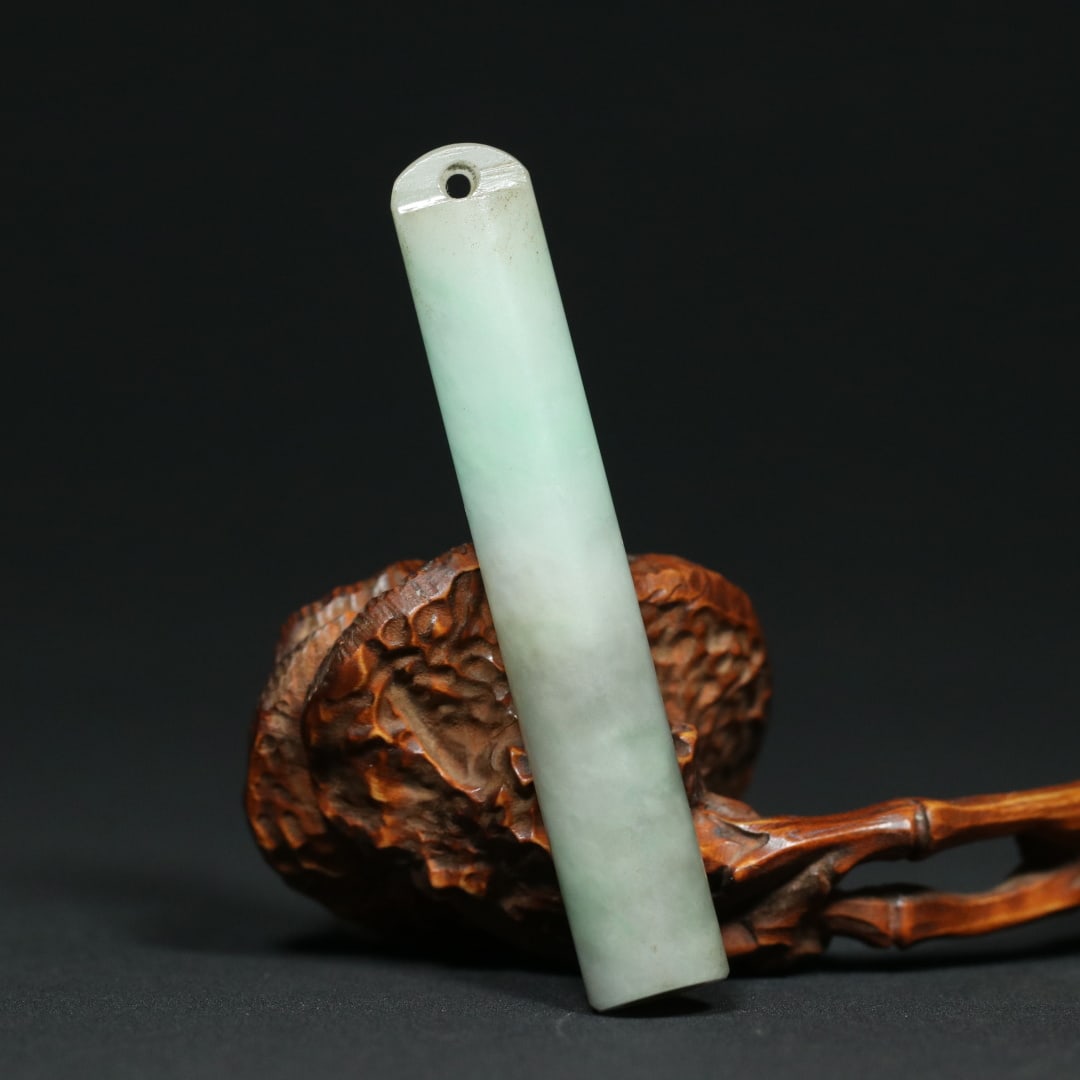 An Exquisite Jadeite Pendant - 3