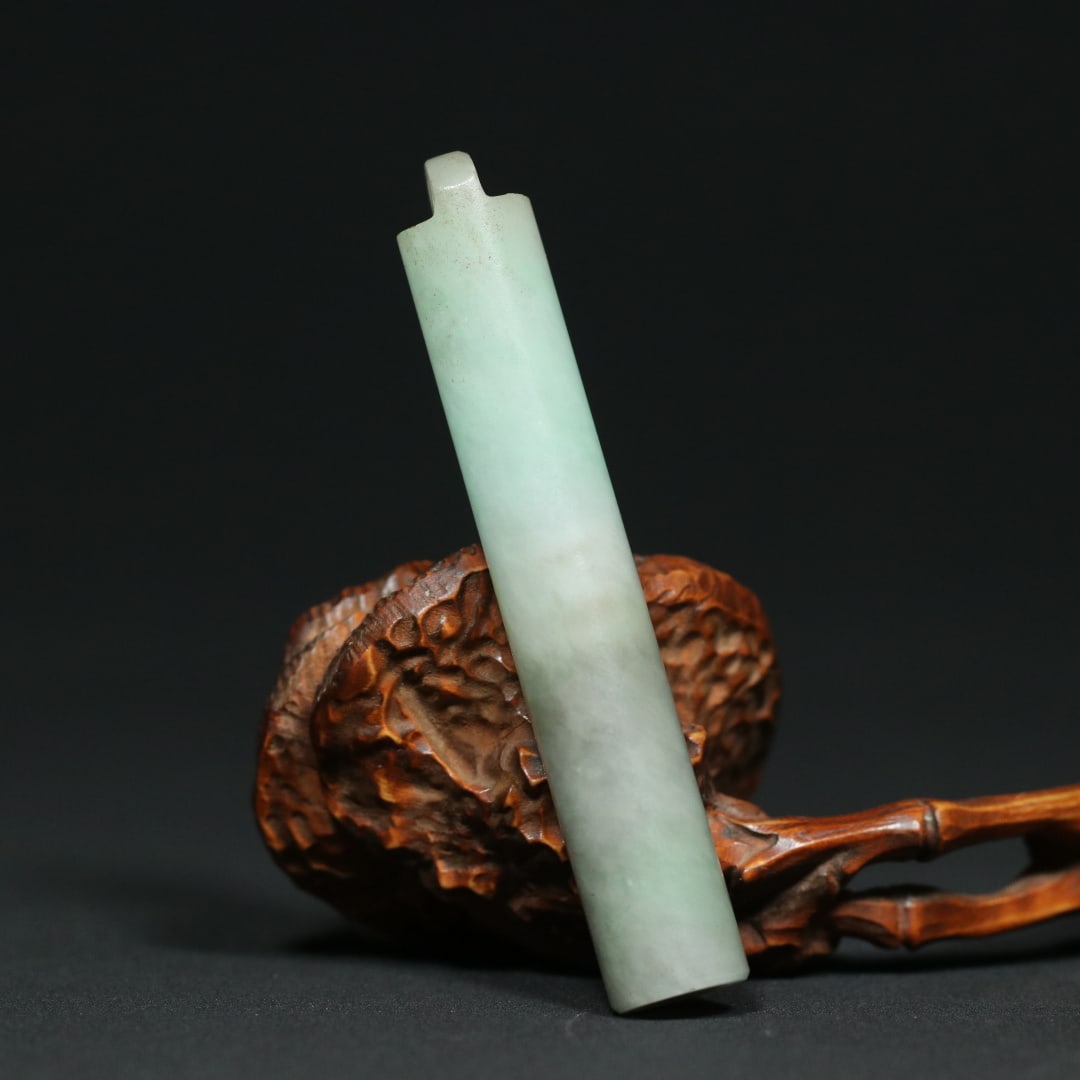 An Exquisite Jadeite Pendant - 4