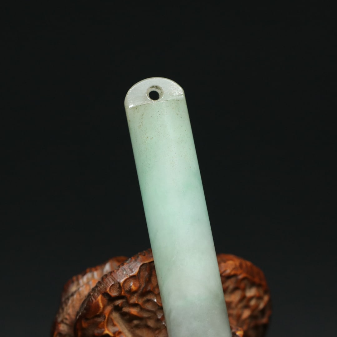 An Exquisite Jadeite Pendant - 5