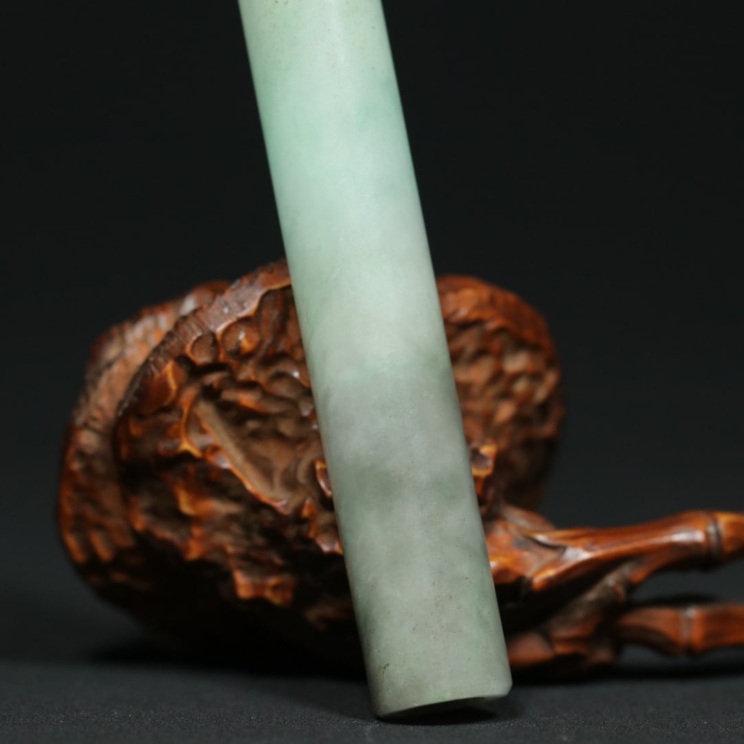 An Exquisite Jadeite Pendant - 6