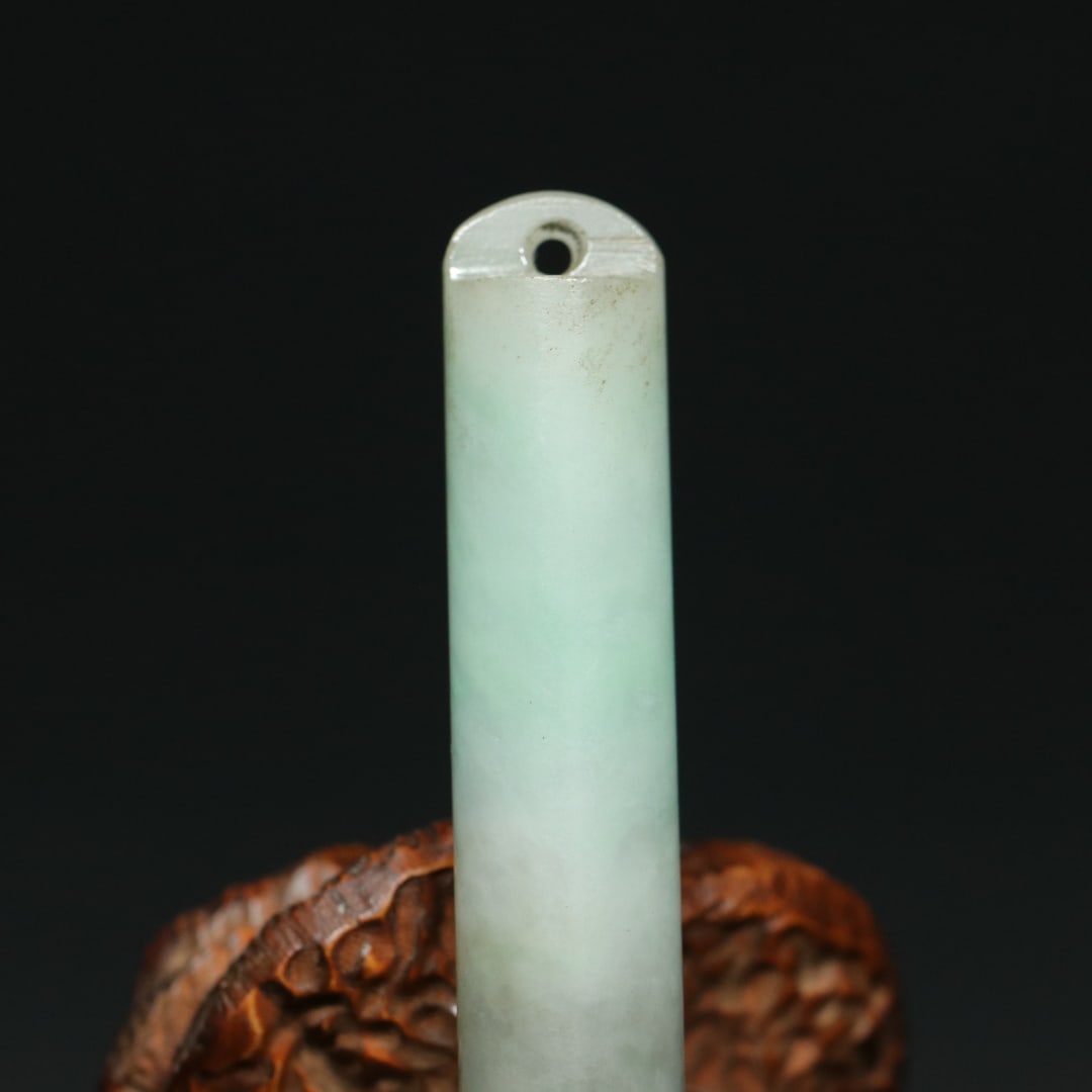 An Exquisite Jadeite Pendant - 7
